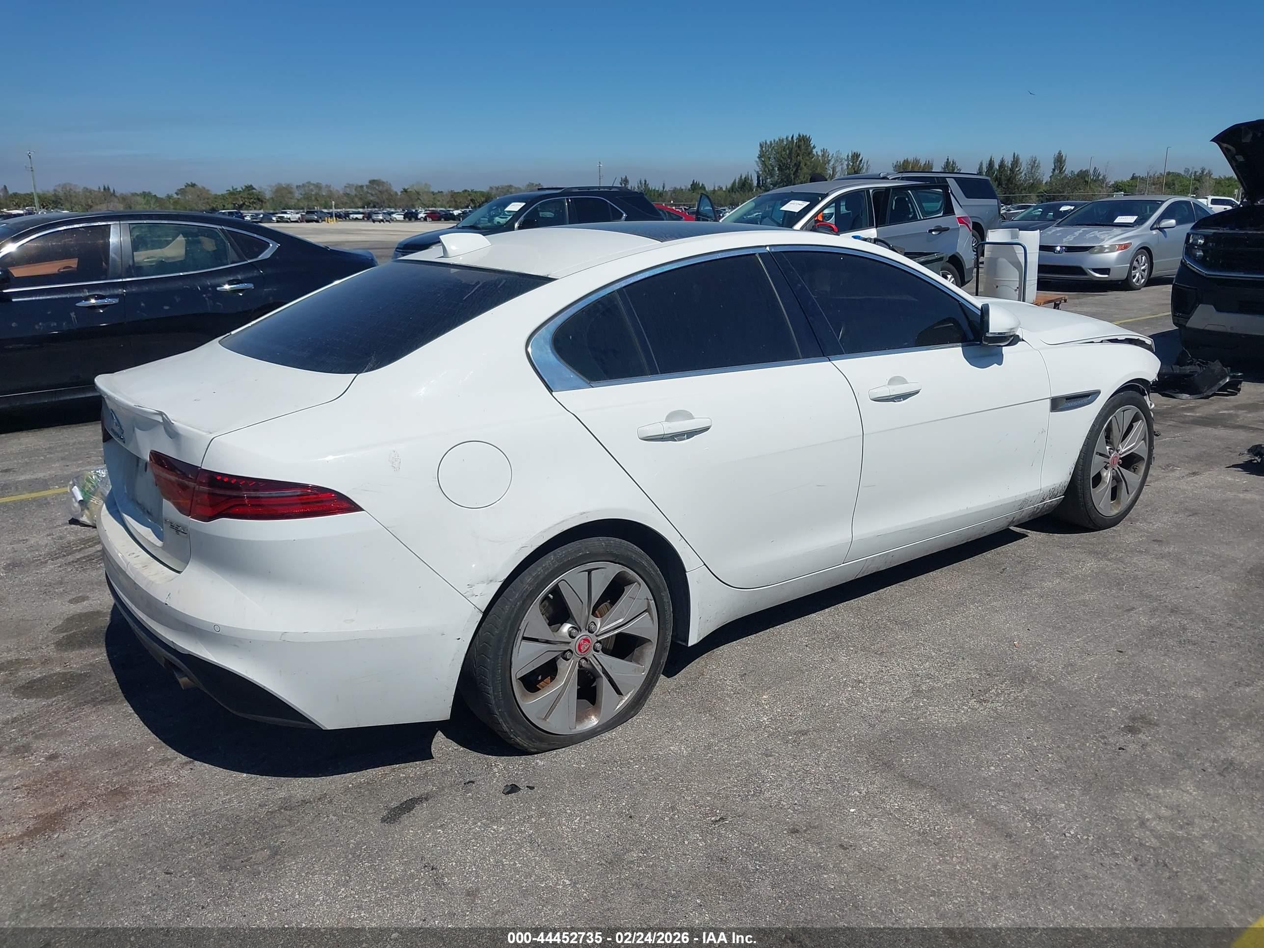 JAGUAR XE image 4