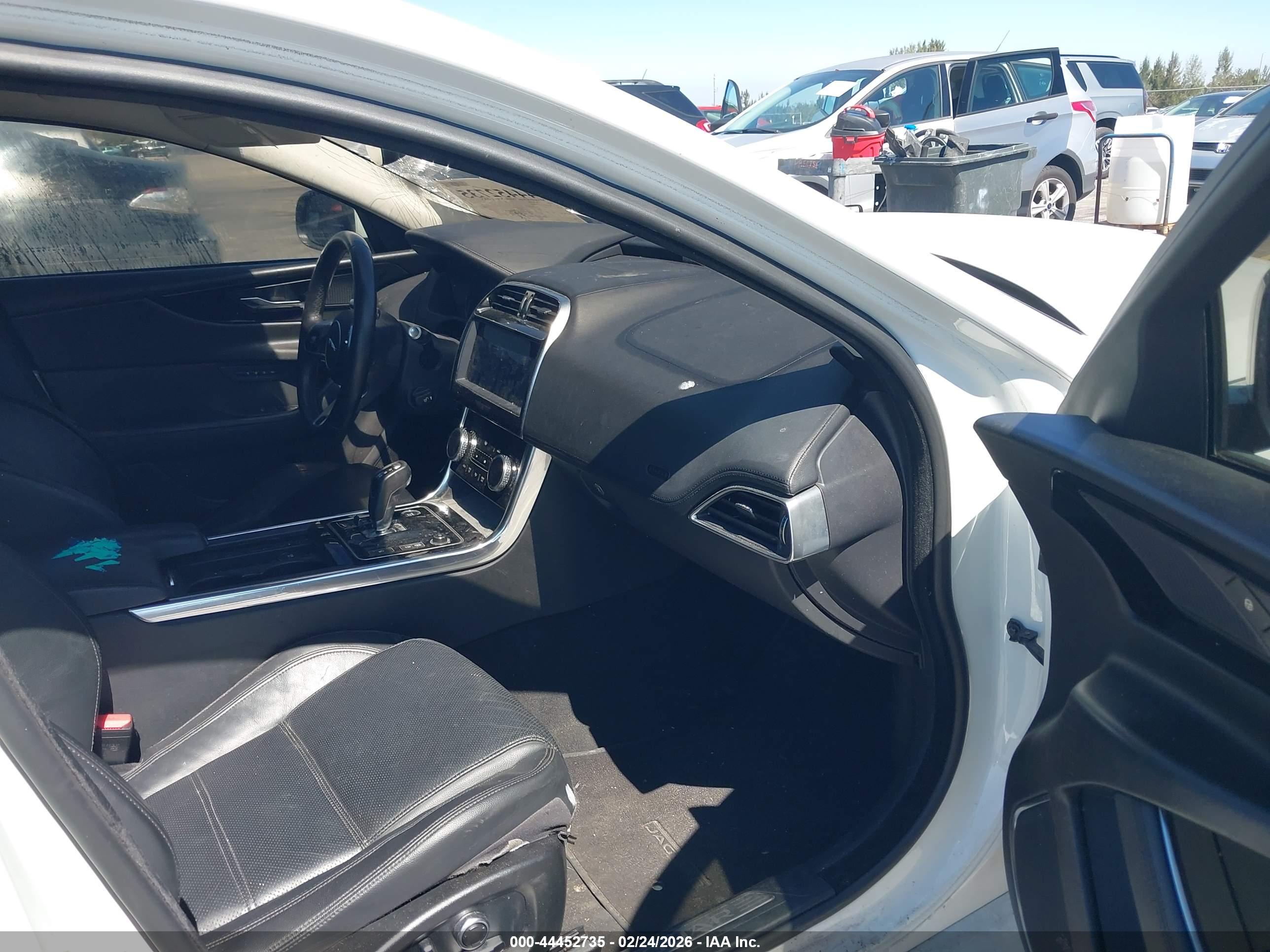 JAGUAR XE image 5