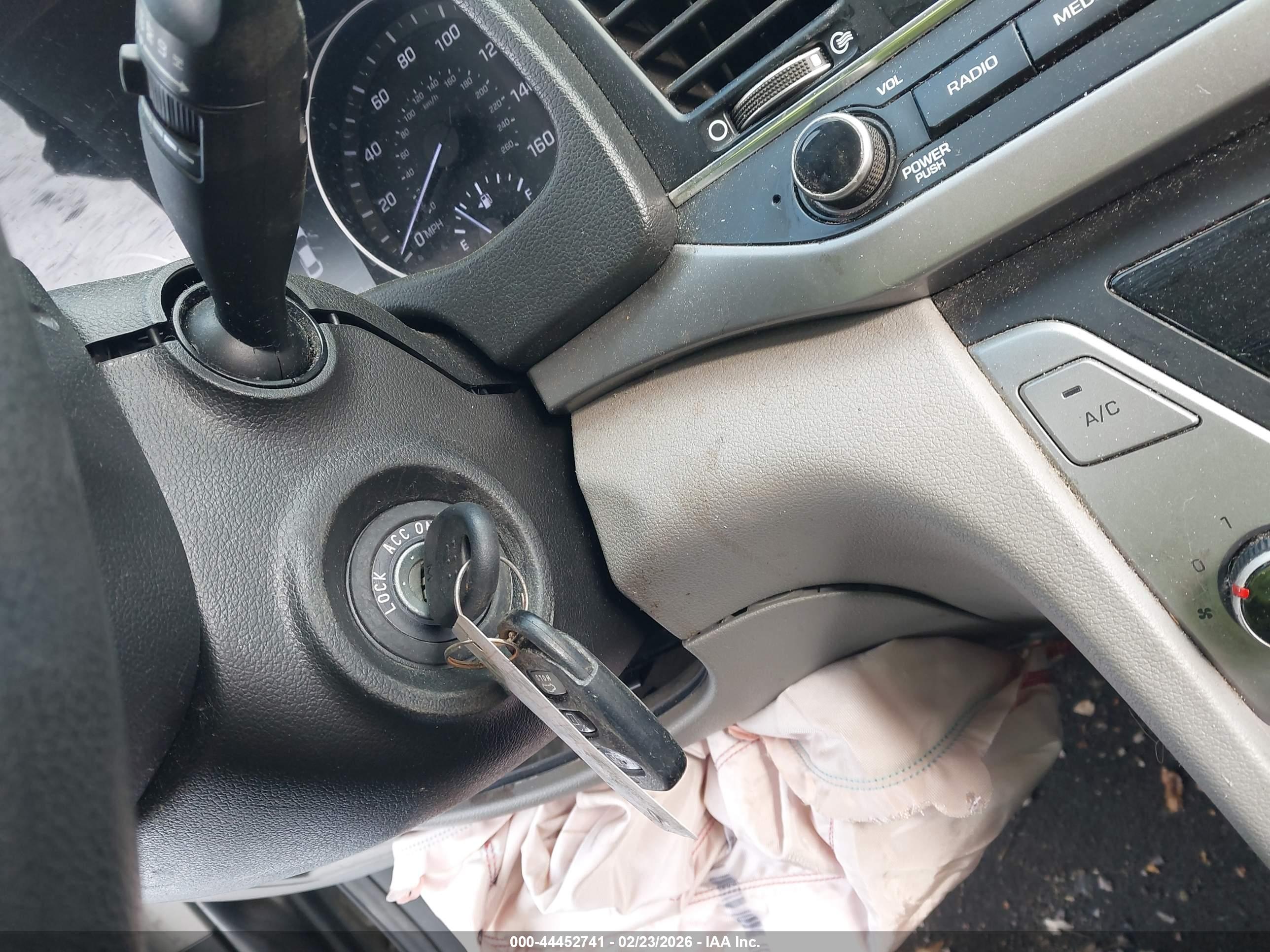 HYUNDAI ELANTRA image 11