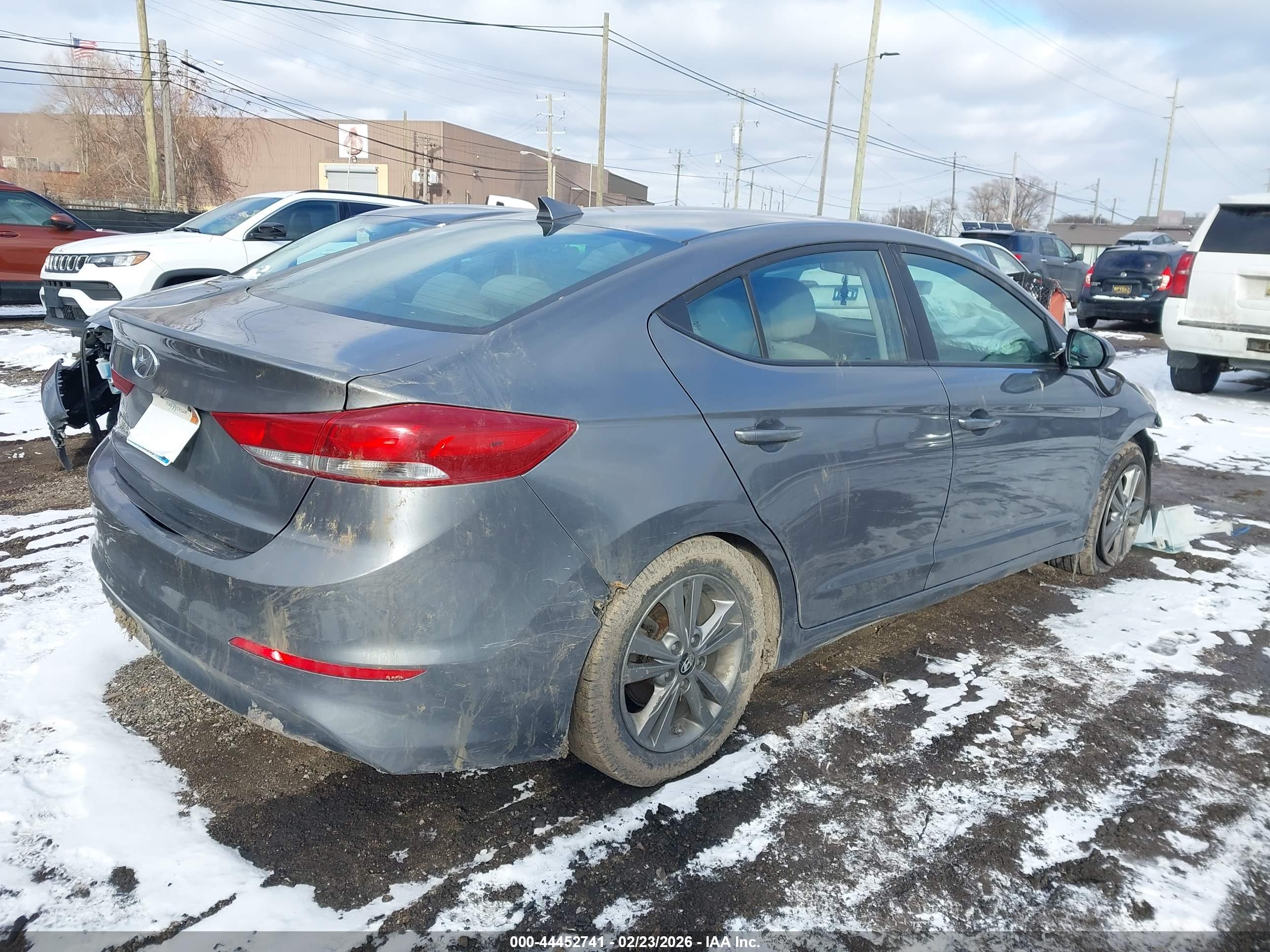 HYUNDAI ELANTRA image 4
