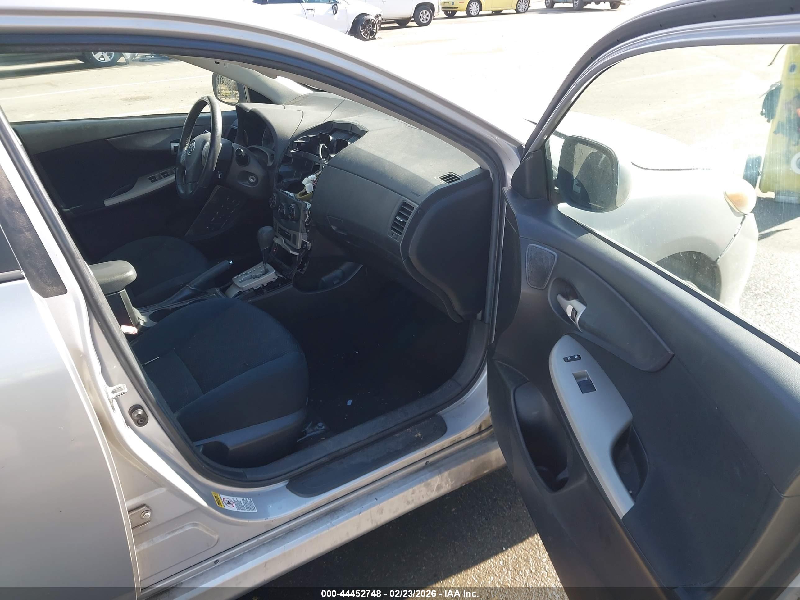 TOYOTA COROLLA image 5