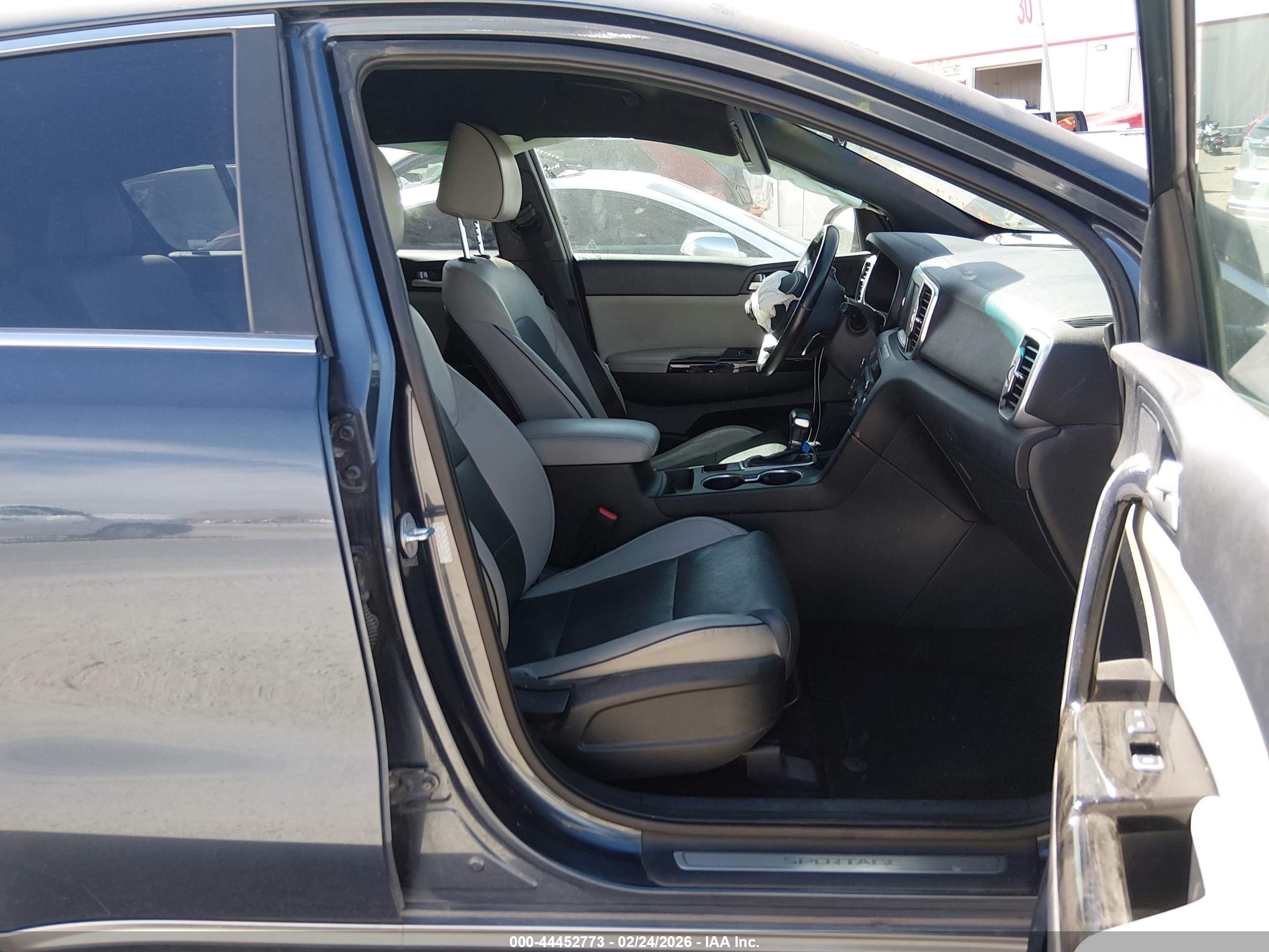 KIA SPORTAGE image 5
