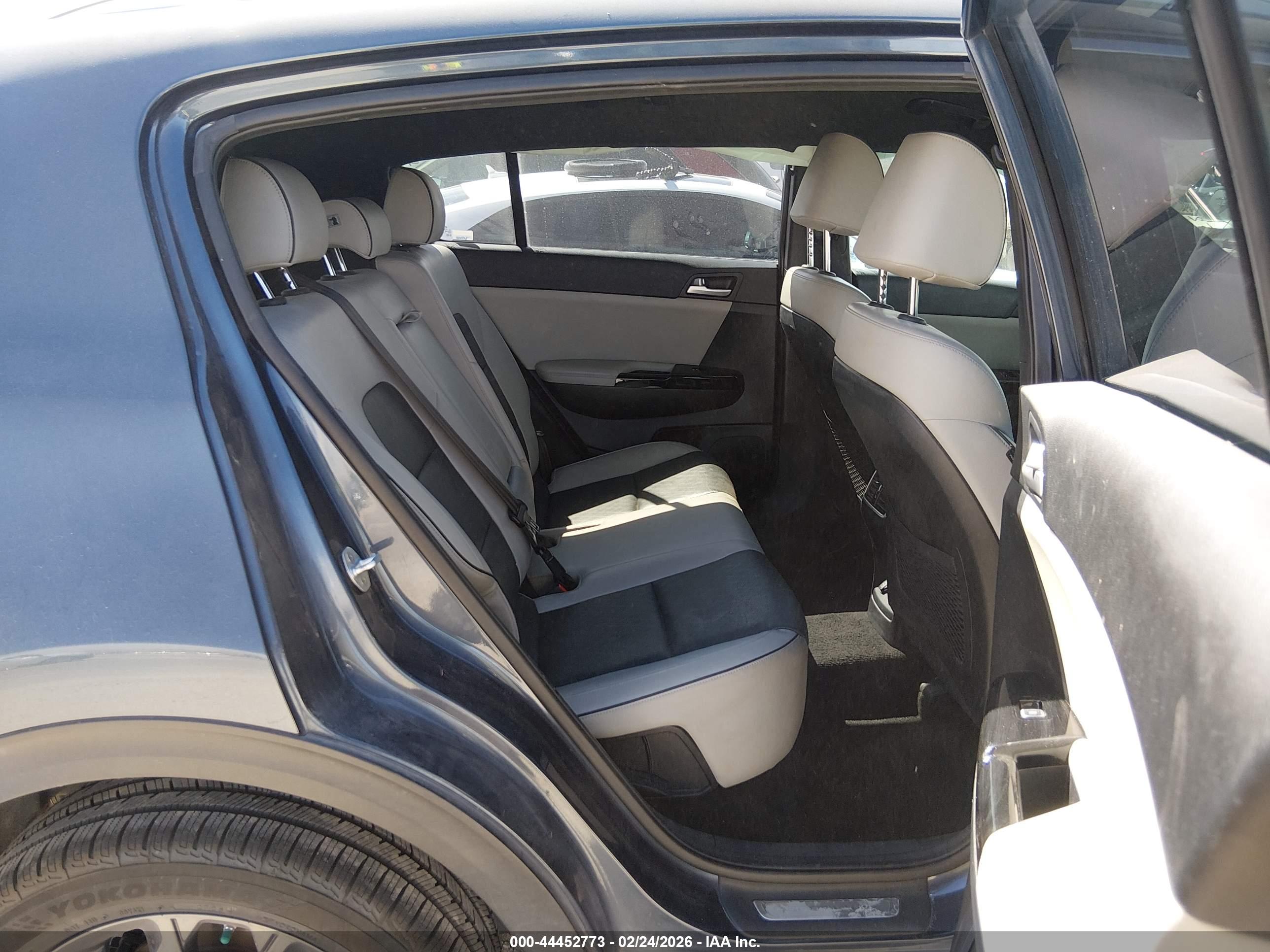 KIA SPORTAGE image 8