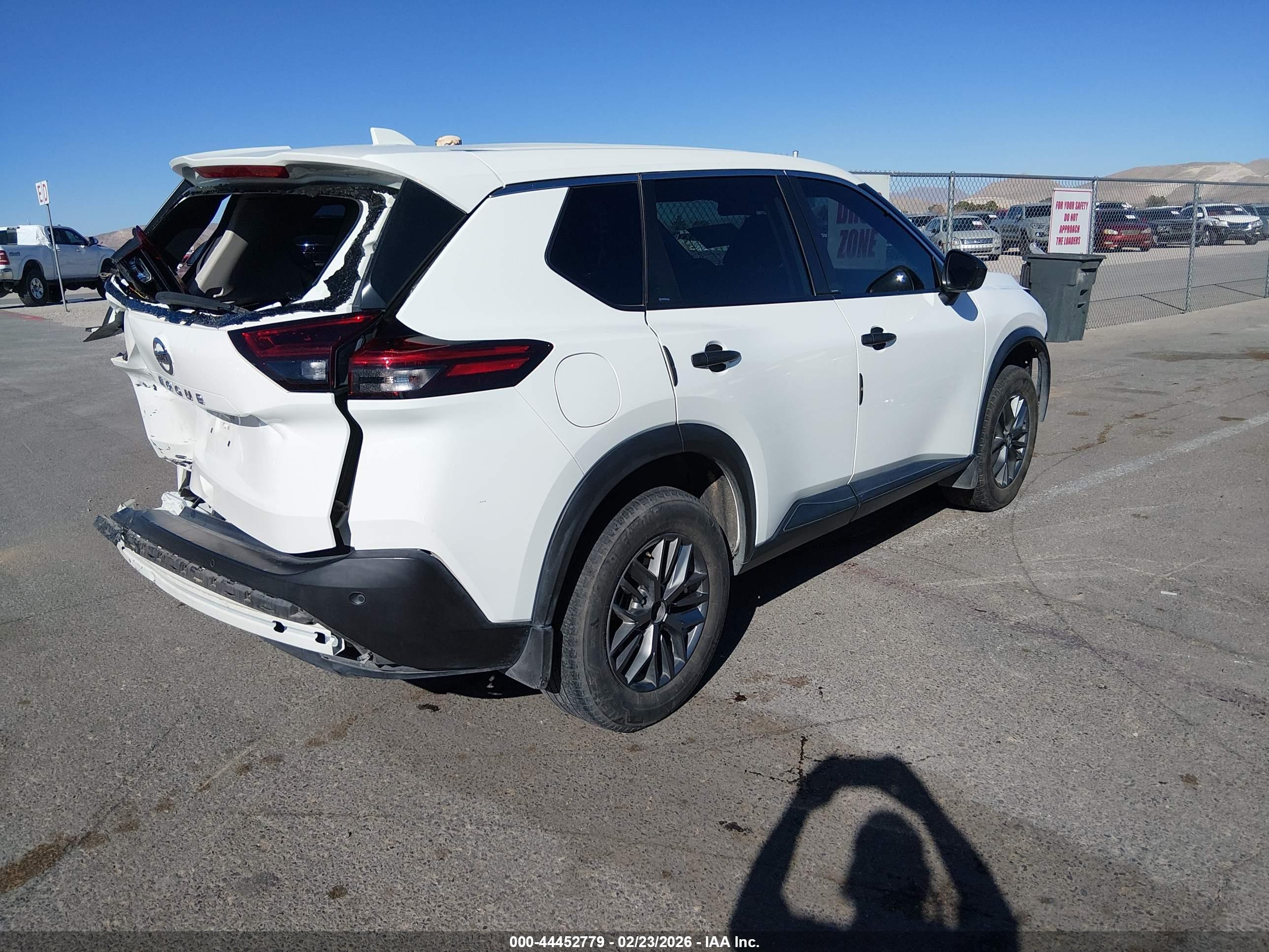 NISSAN ROGUE image 4