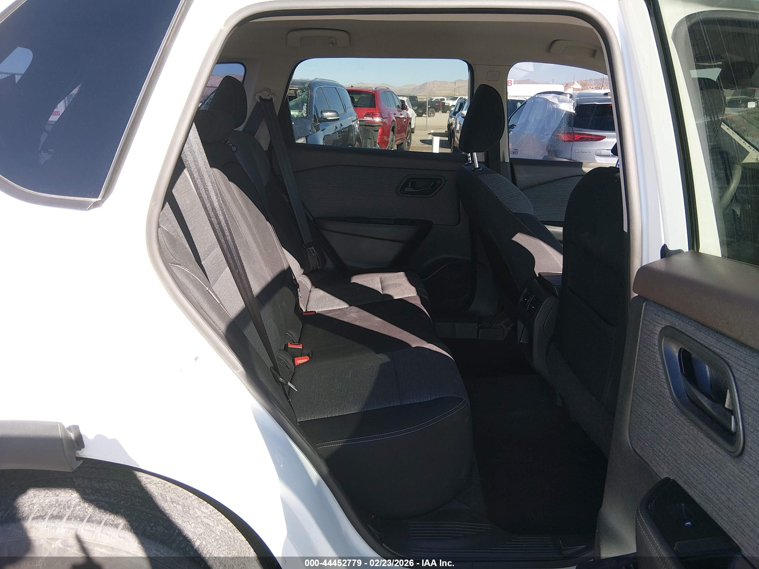 NISSAN ROGUE image 8