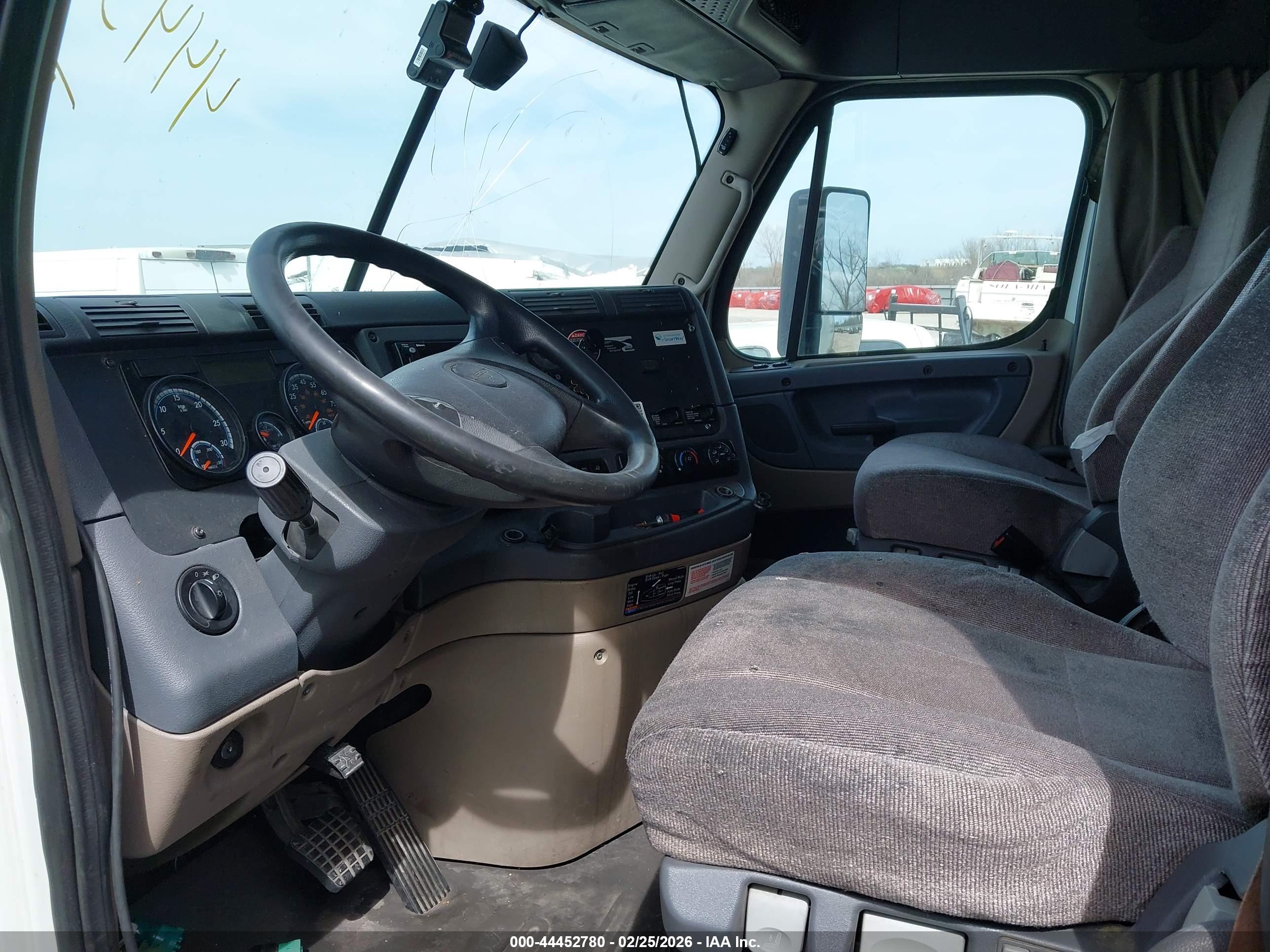 FREIGHTLINER CASCADIA image 8