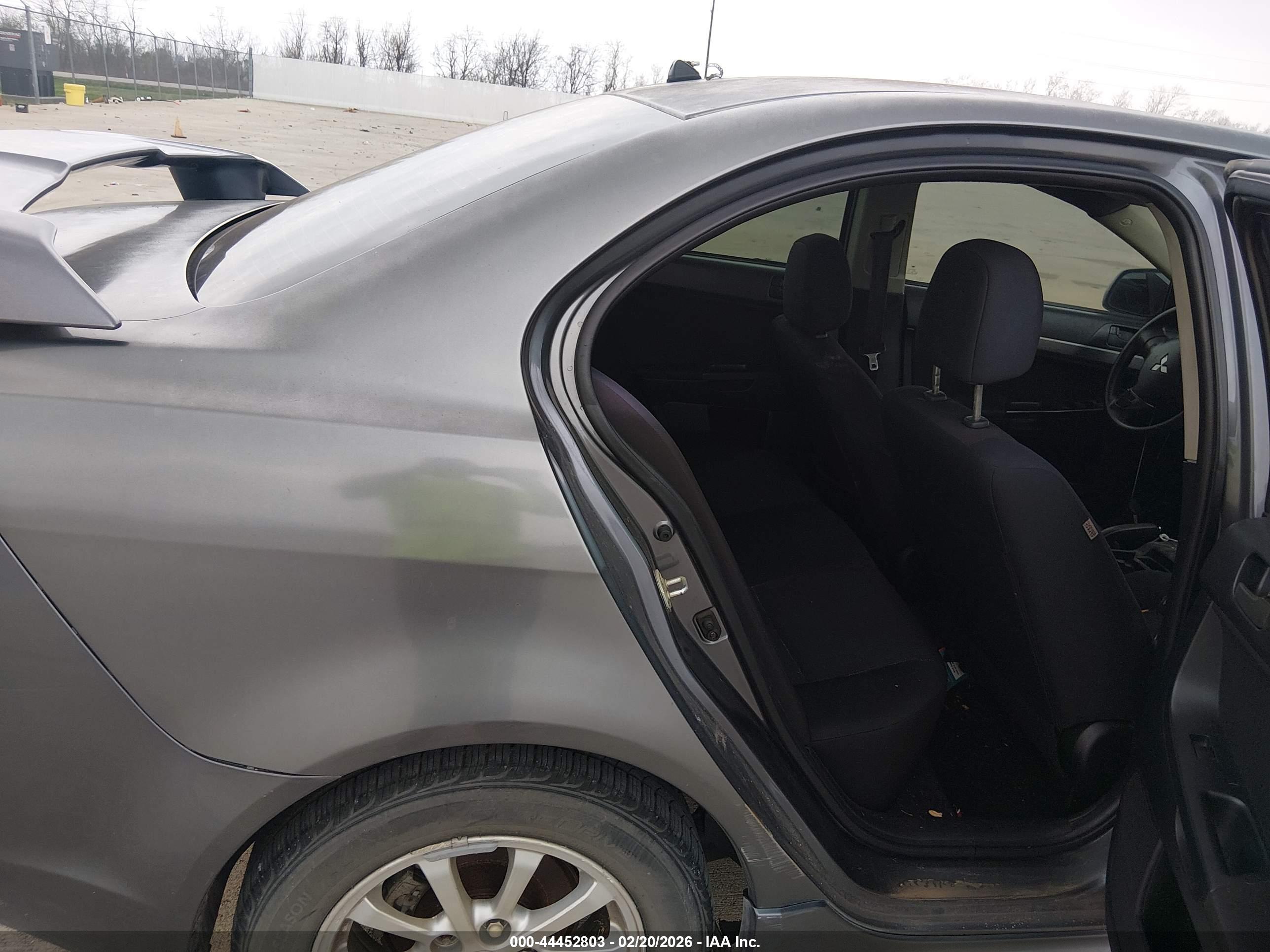 MITSUBISHI LANCER image 8