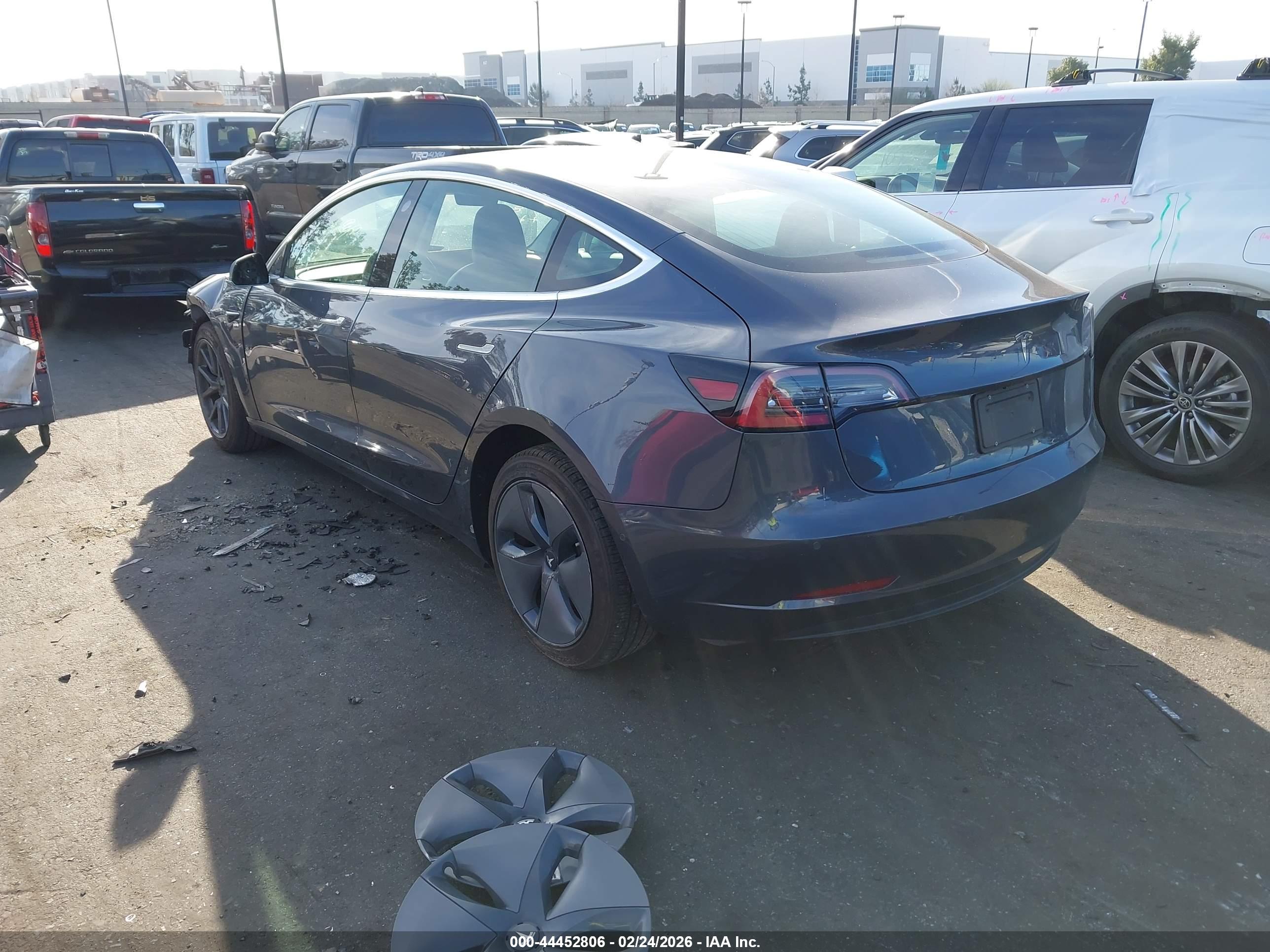 TESLA MODEL image 3