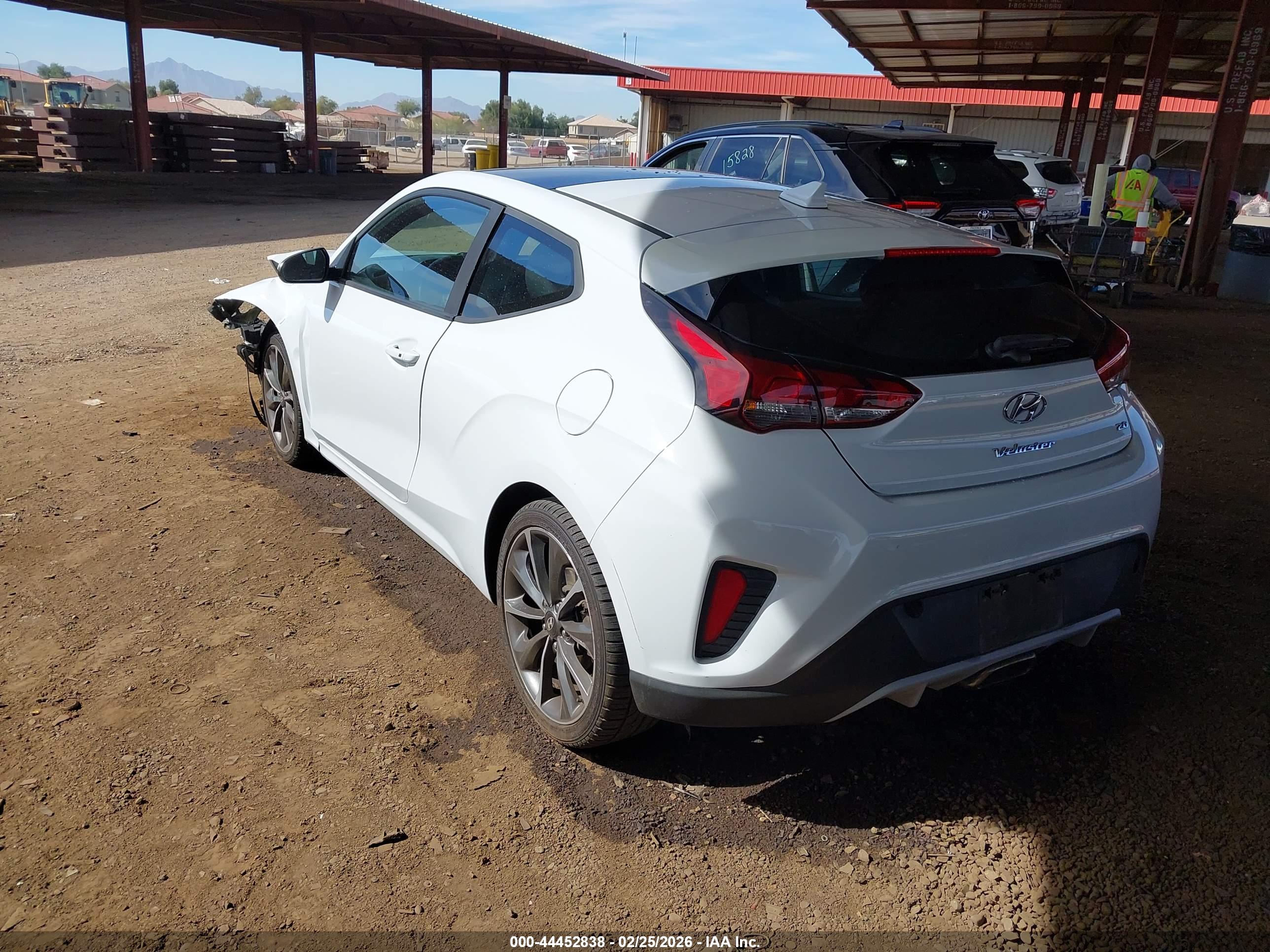 HYUNDAI VELOSTER image 3