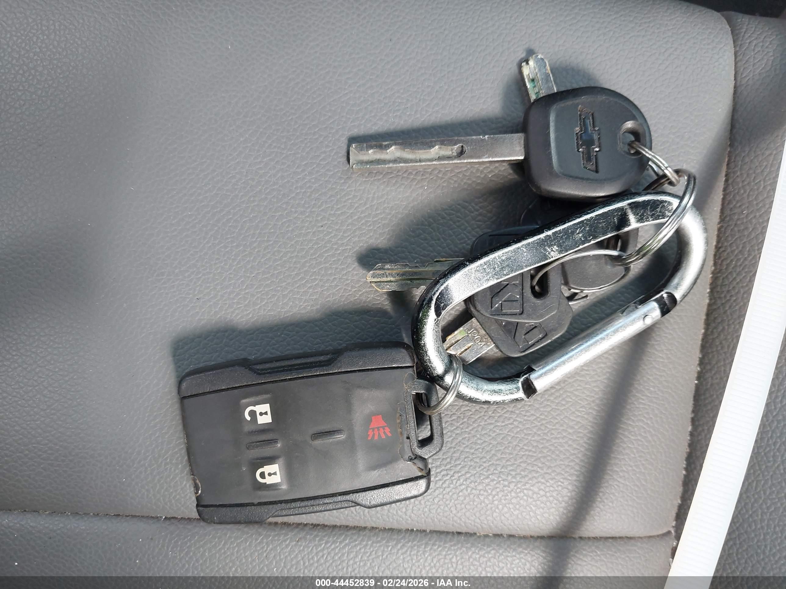 CHEVROLET SILVERADO image 11