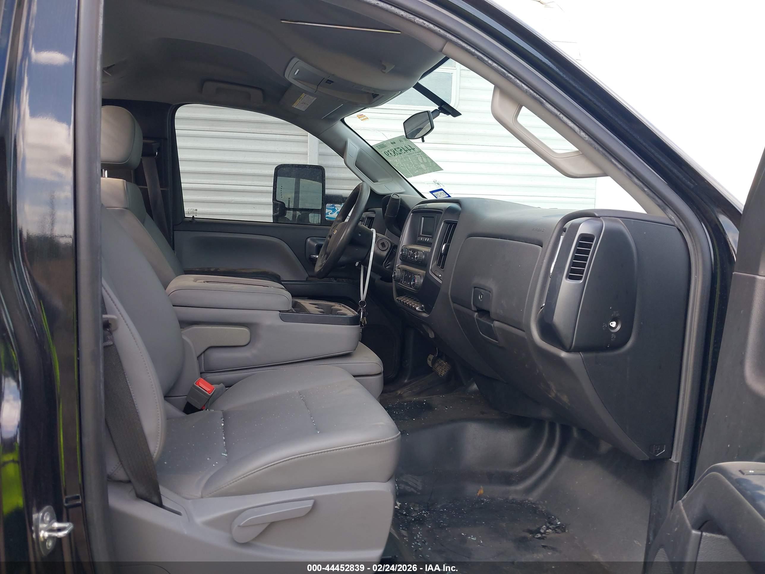 CHEVROLET SILVERADO image 5