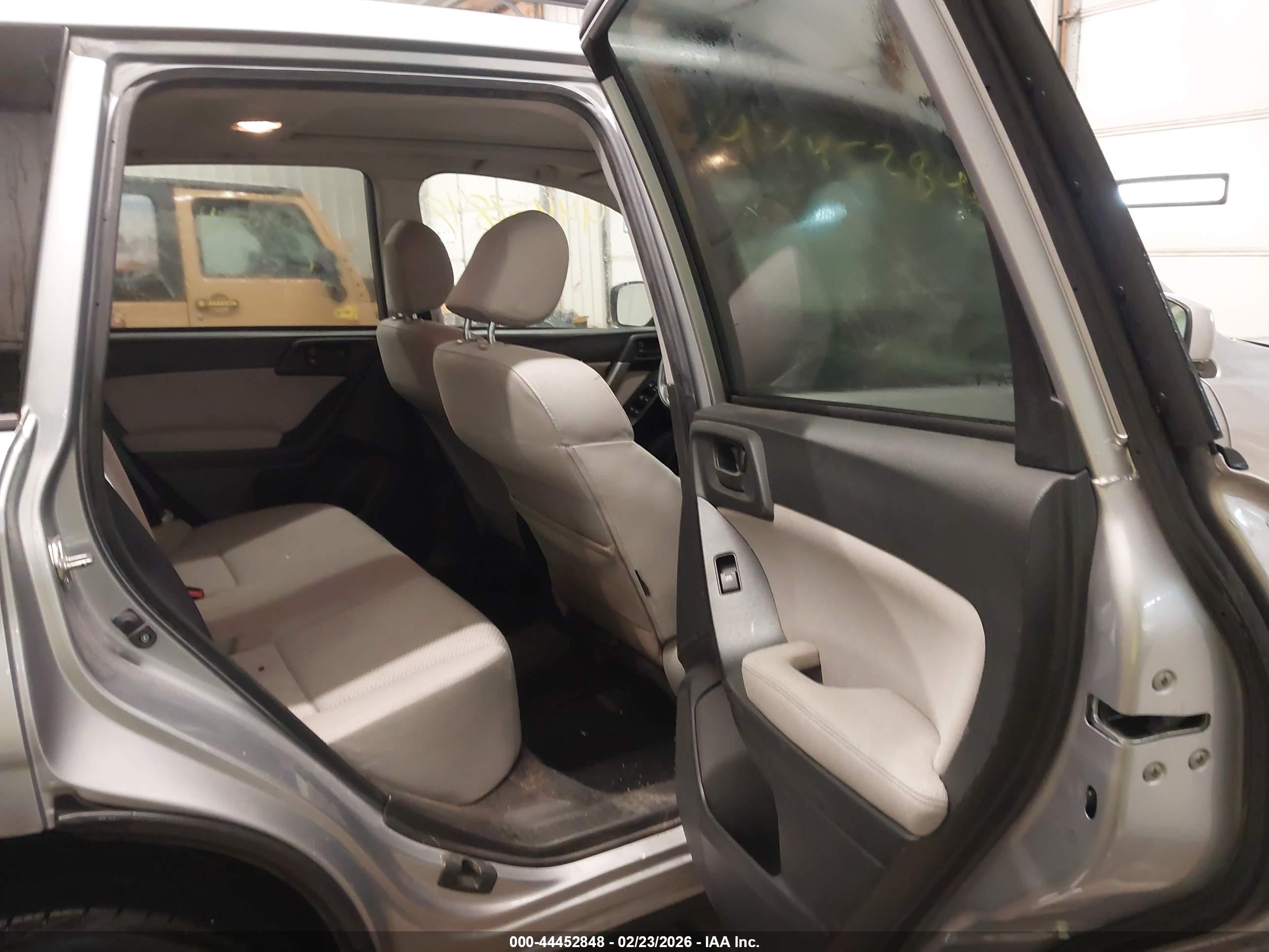 SUBARU FORESTER image 8
