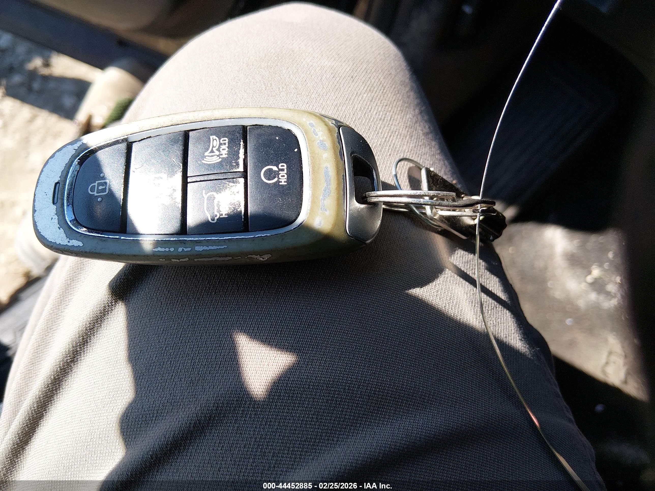 HYUNDAI SANTA image 11