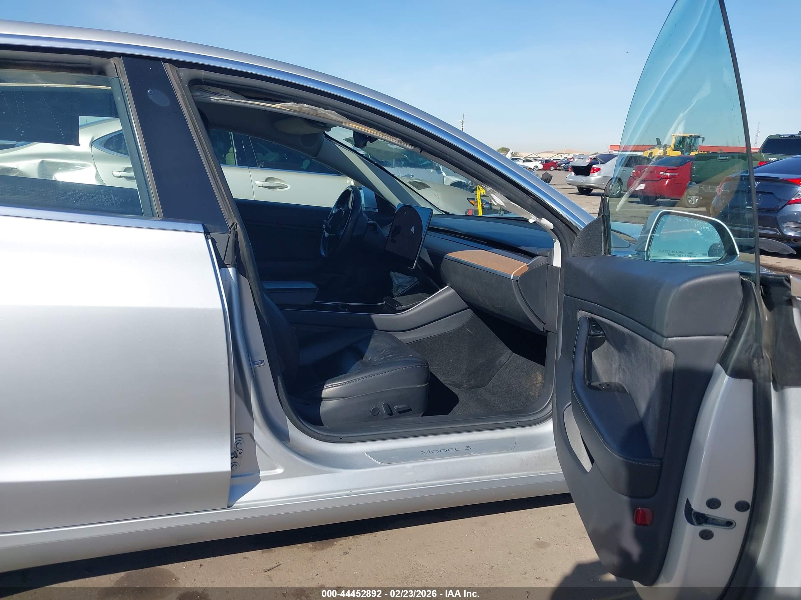 TESLA MODEL image 5
