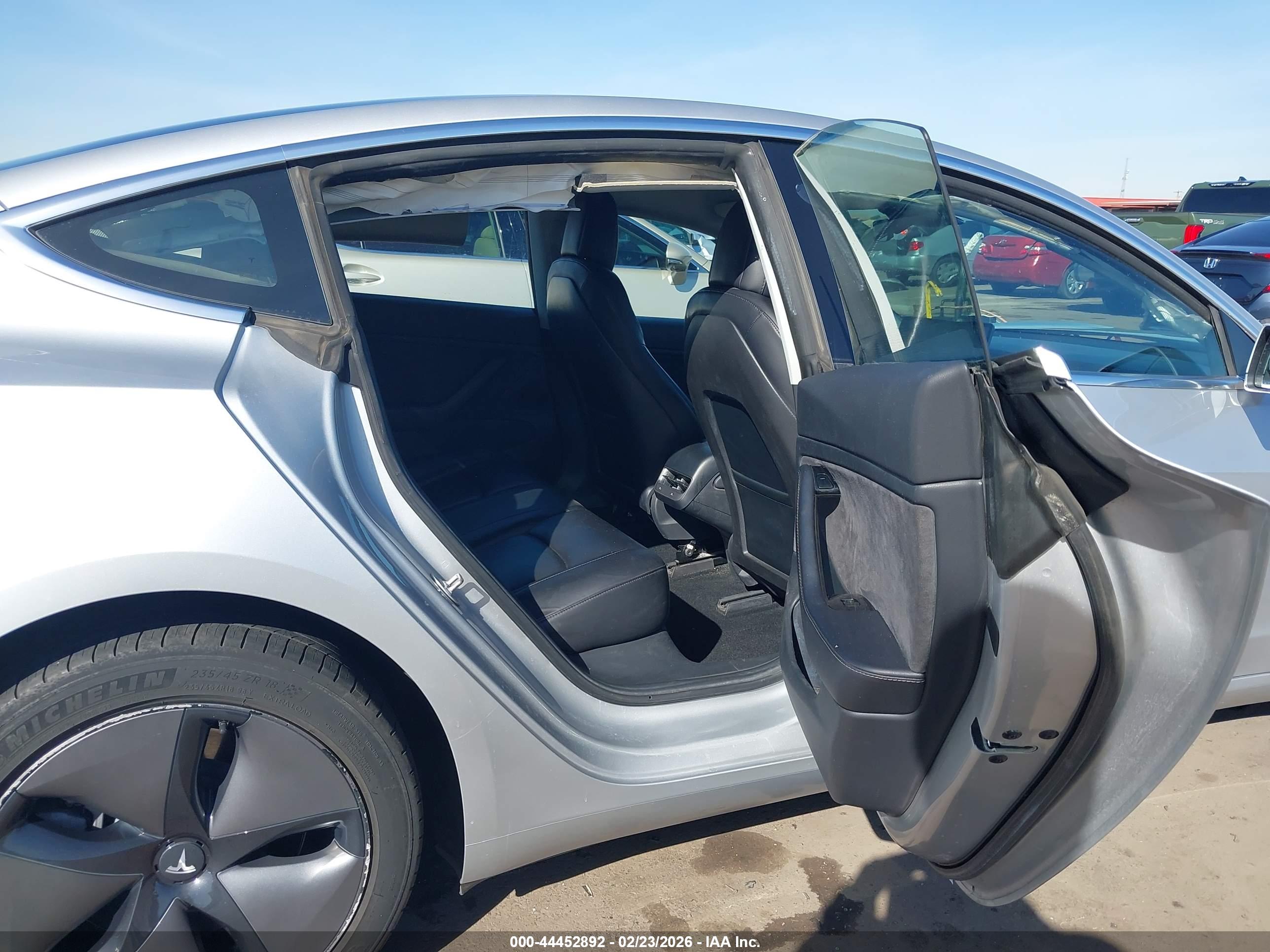 TESLA MODEL image 8