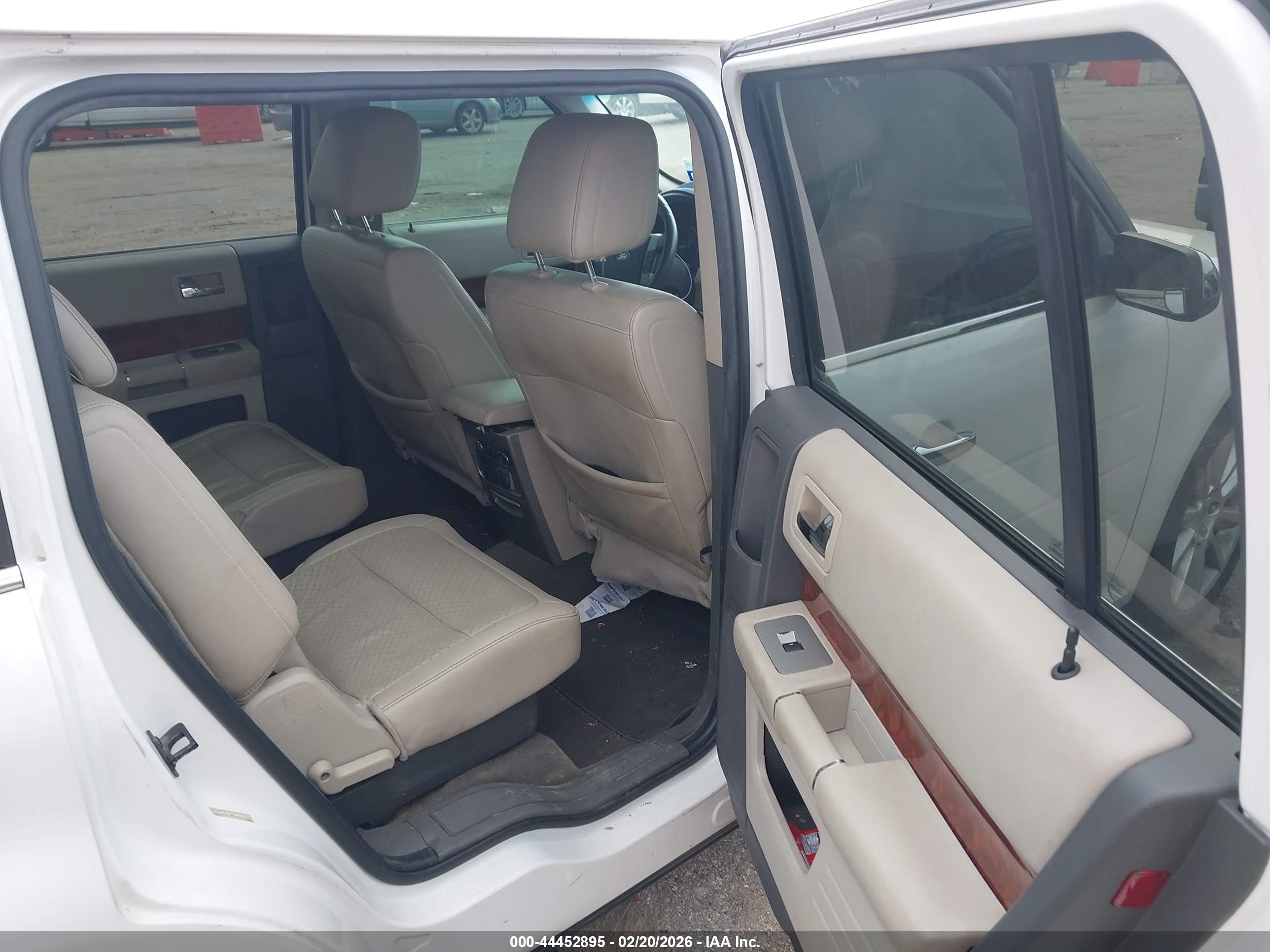 FORD FLEX image 8