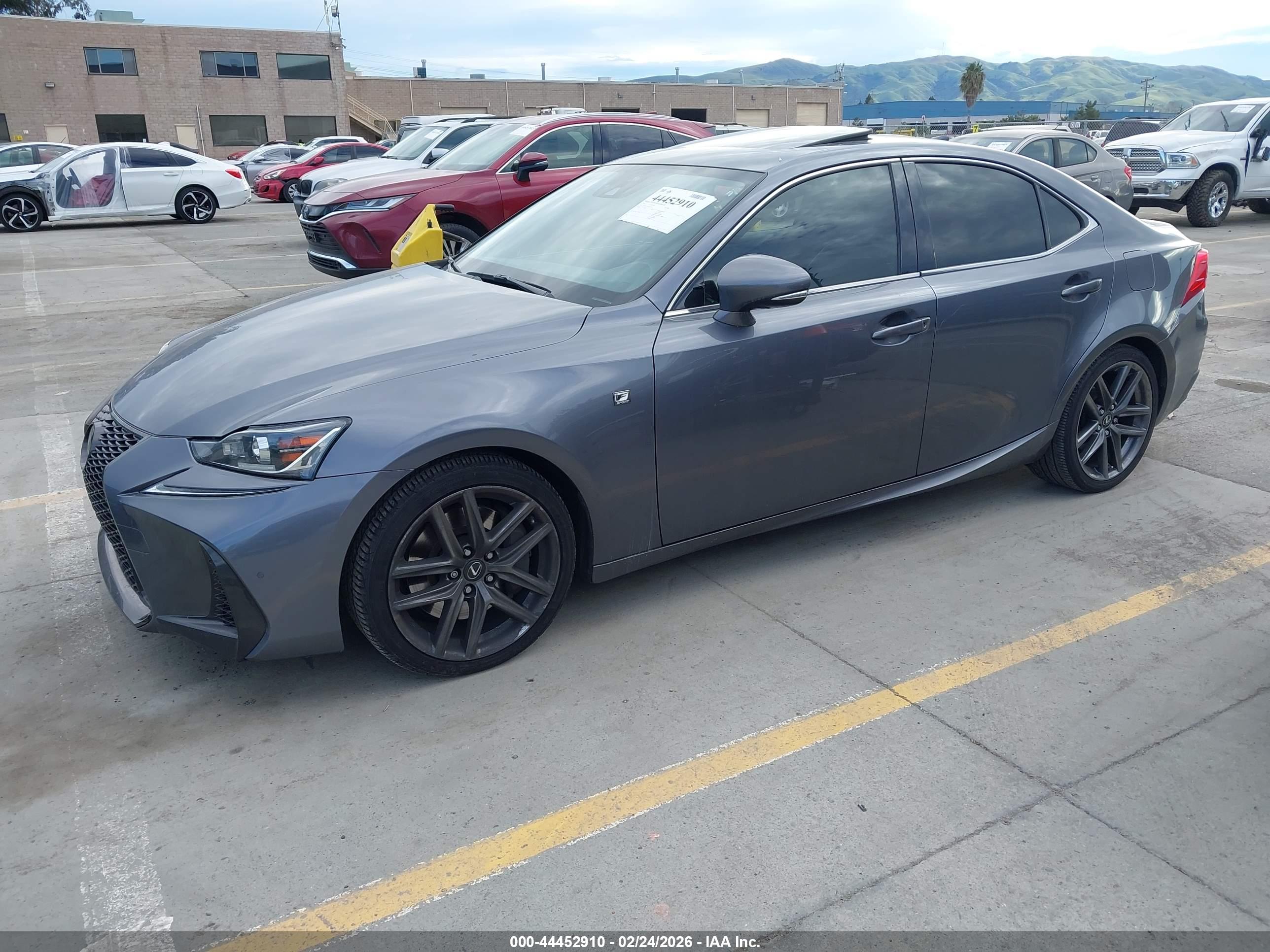 LEXUS IS image 2