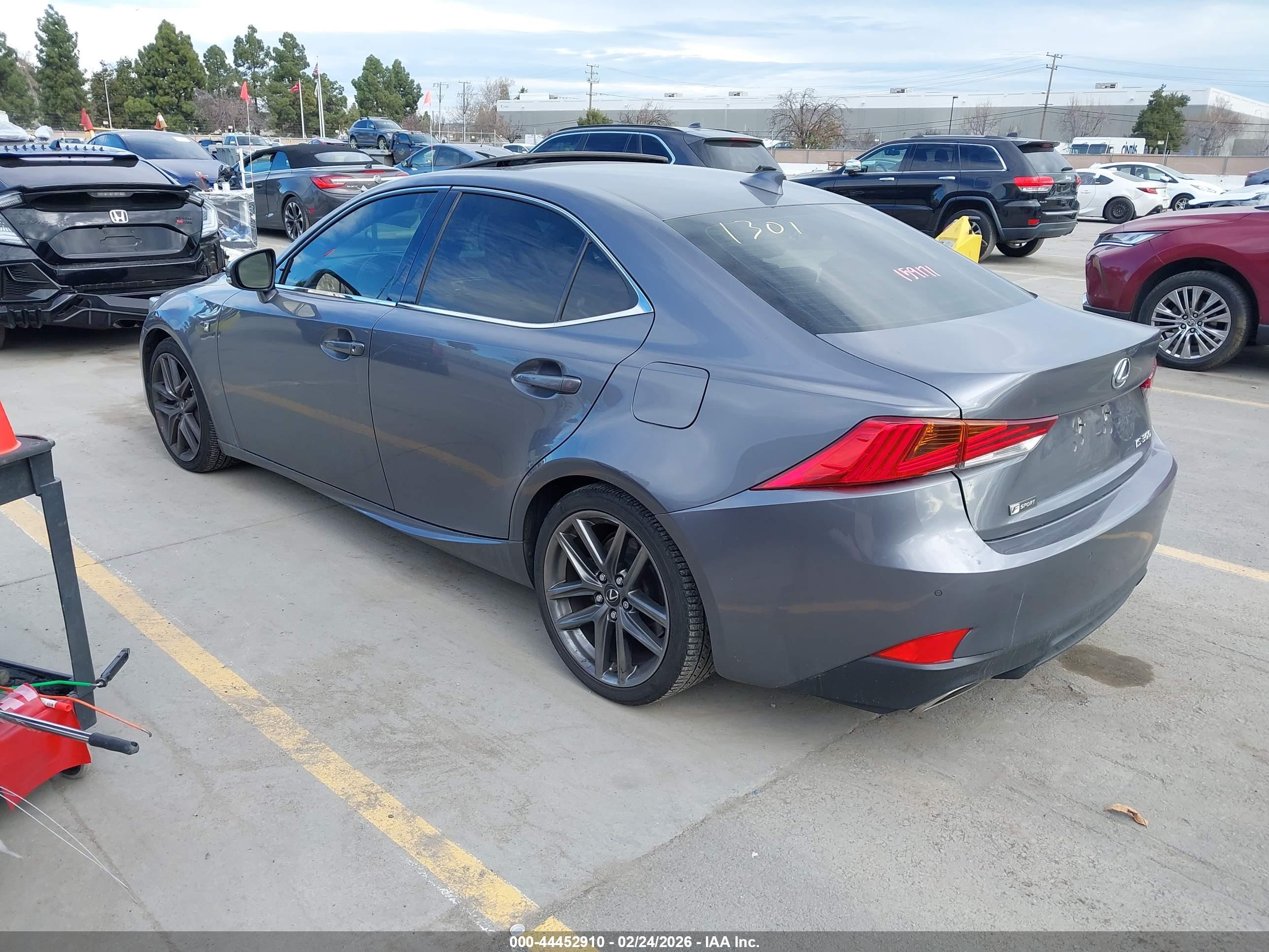 LEXUS IS image 3