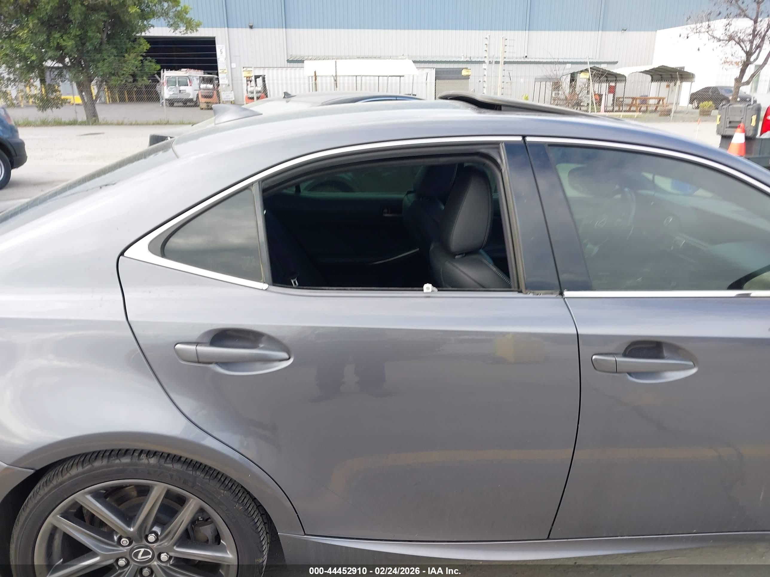 LEXUS IS image 6