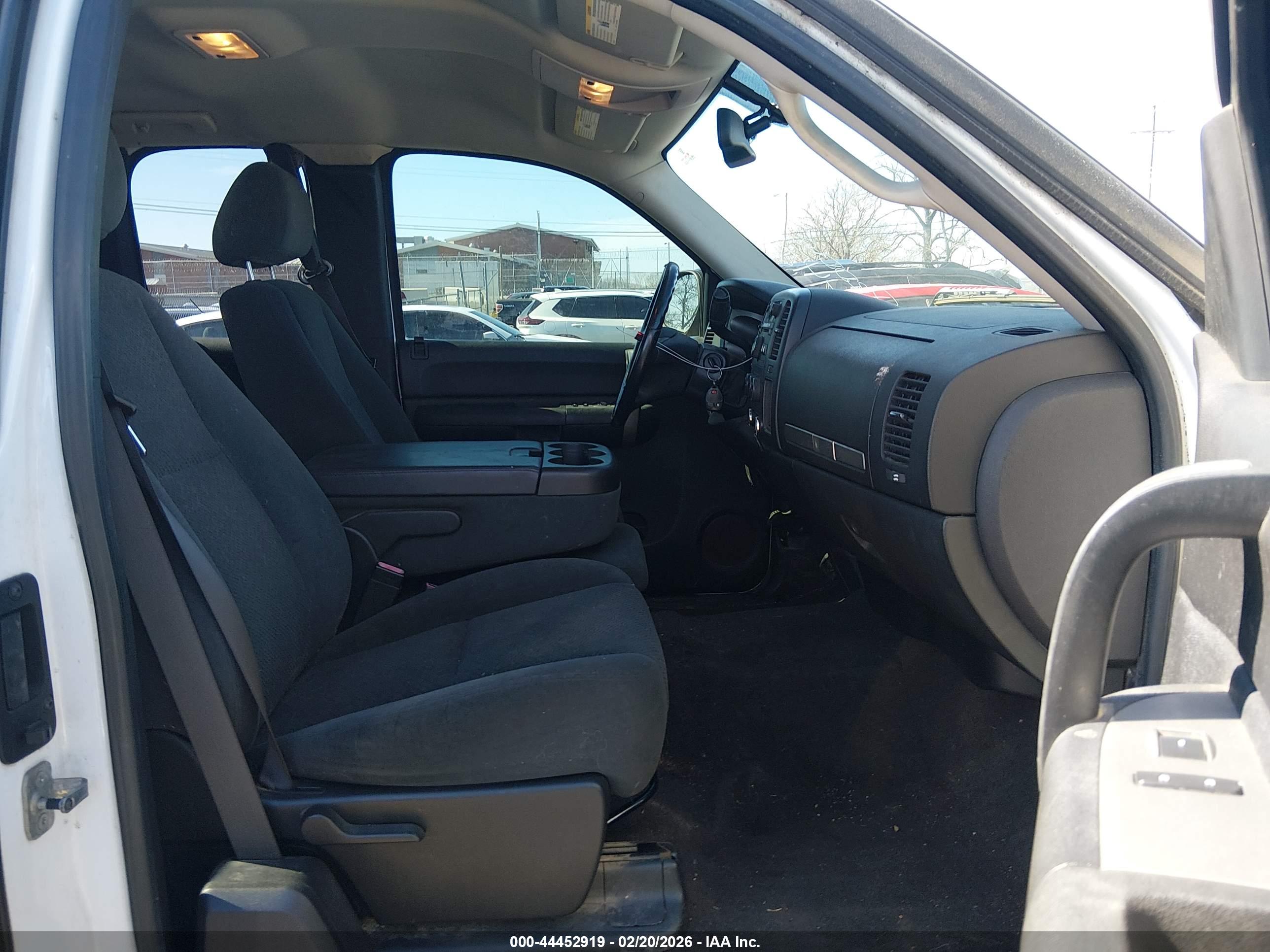 CHEVROLET SILVERADO image 5