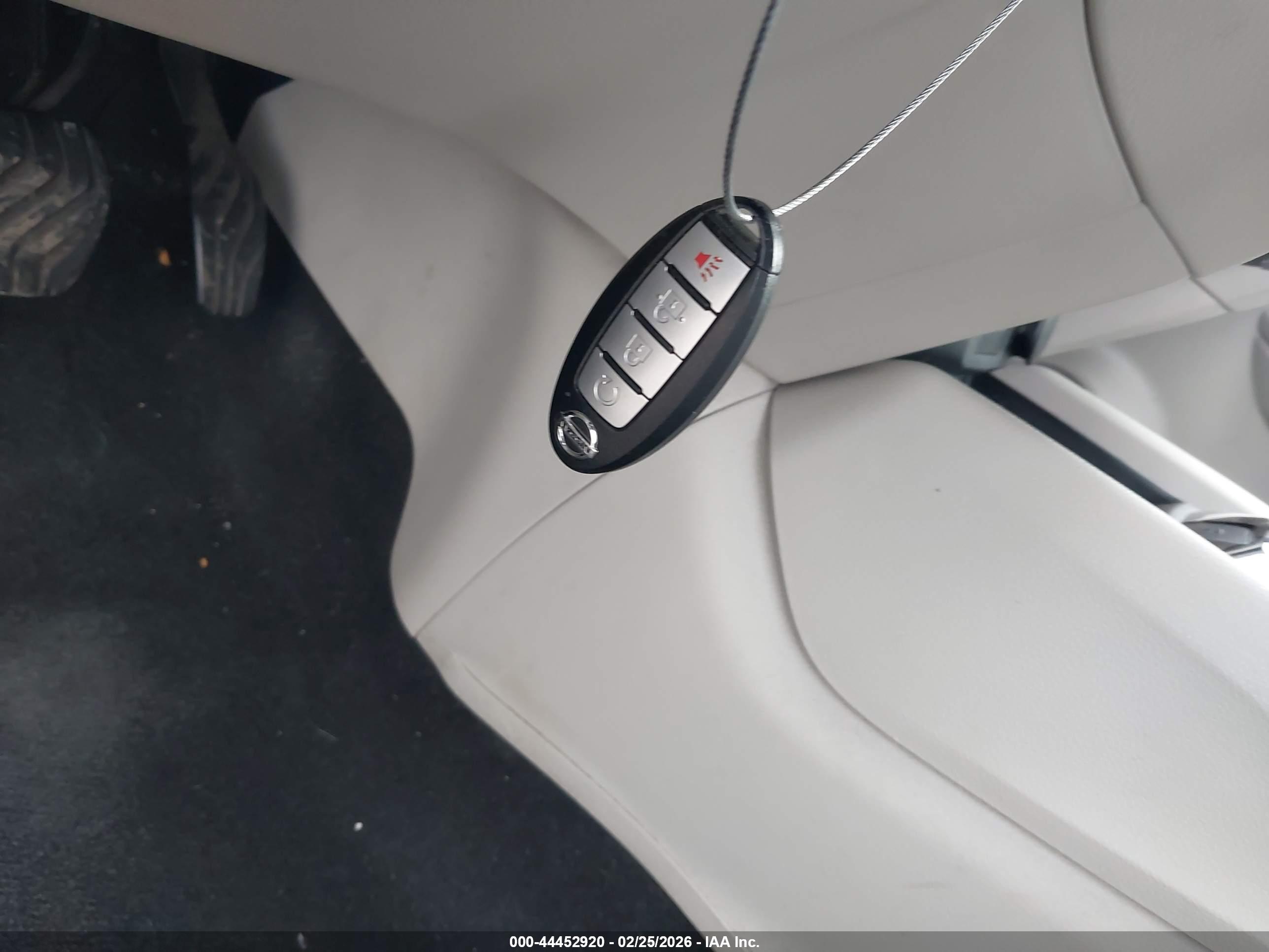 NISSAN ROGUE image 11