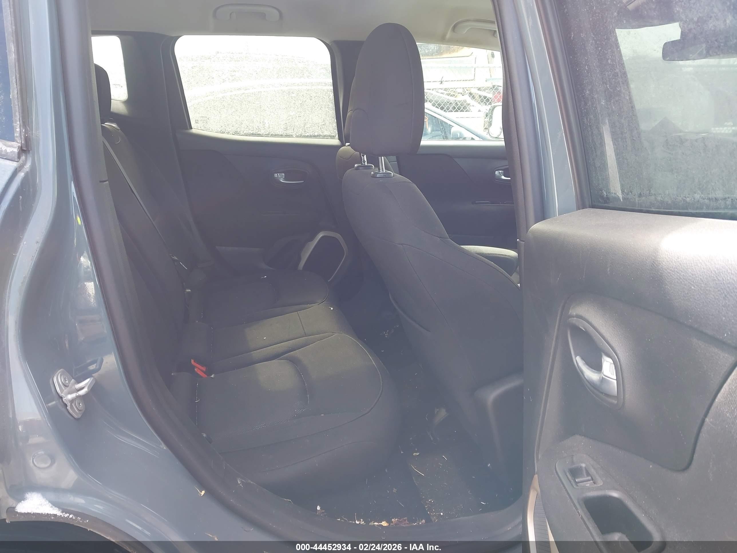 JEEP RENEGADE image 8