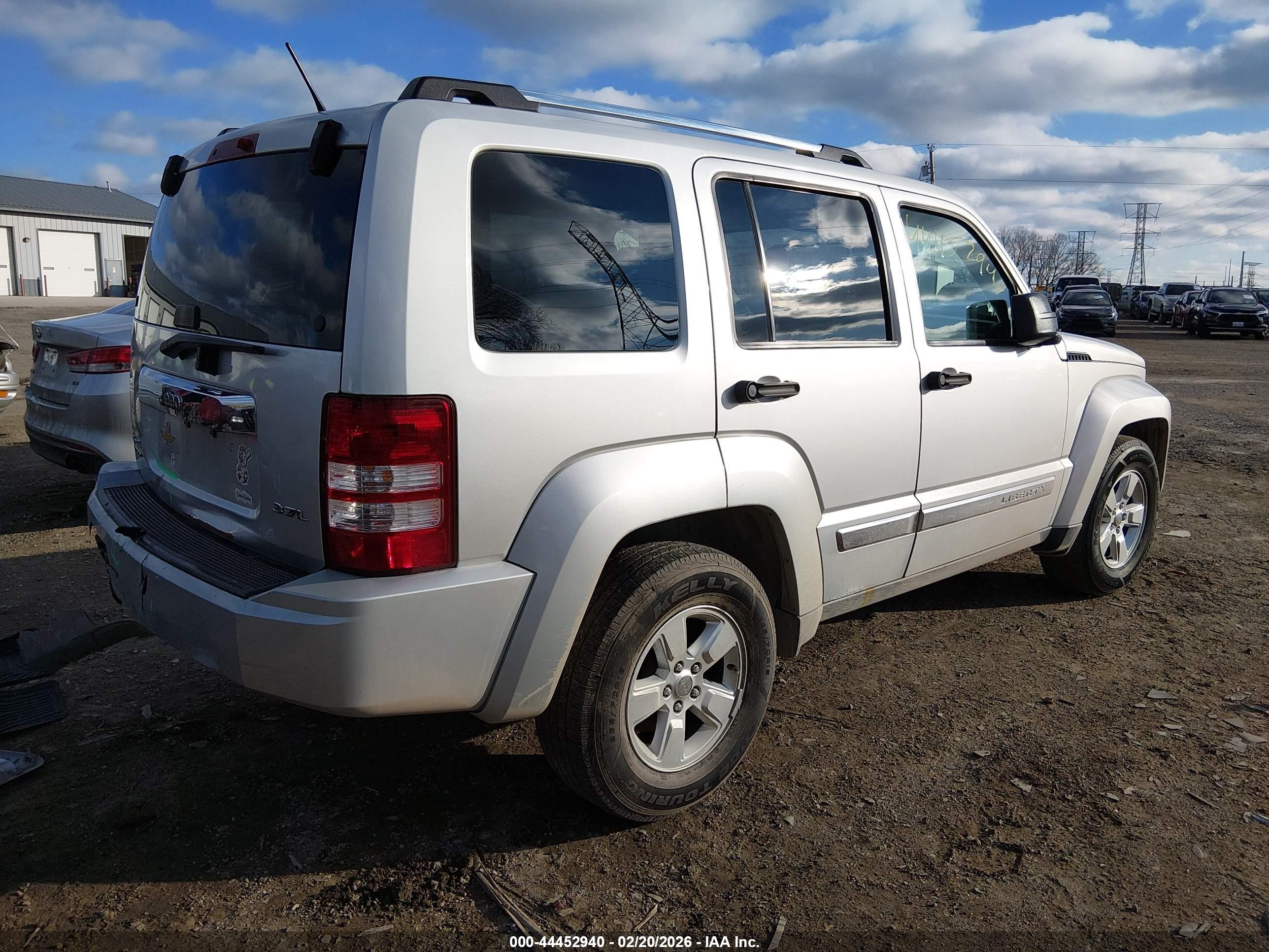 JEEP LIBERTY image 4