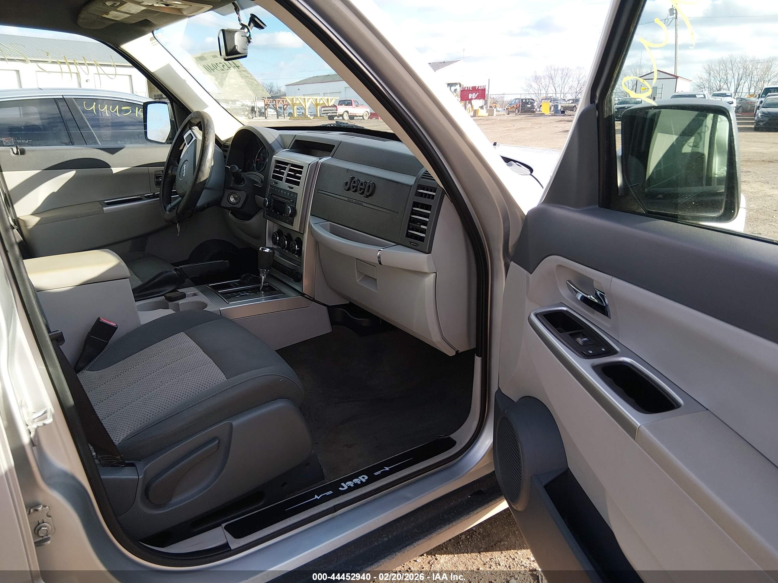 JEEP LIBERTY image 5