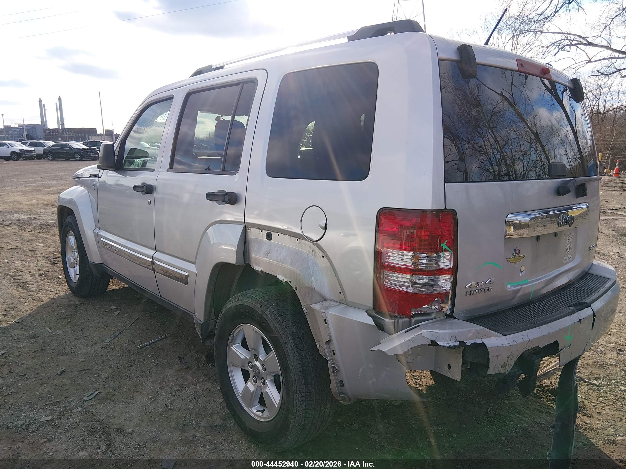 JEEP LIBERTY image 6