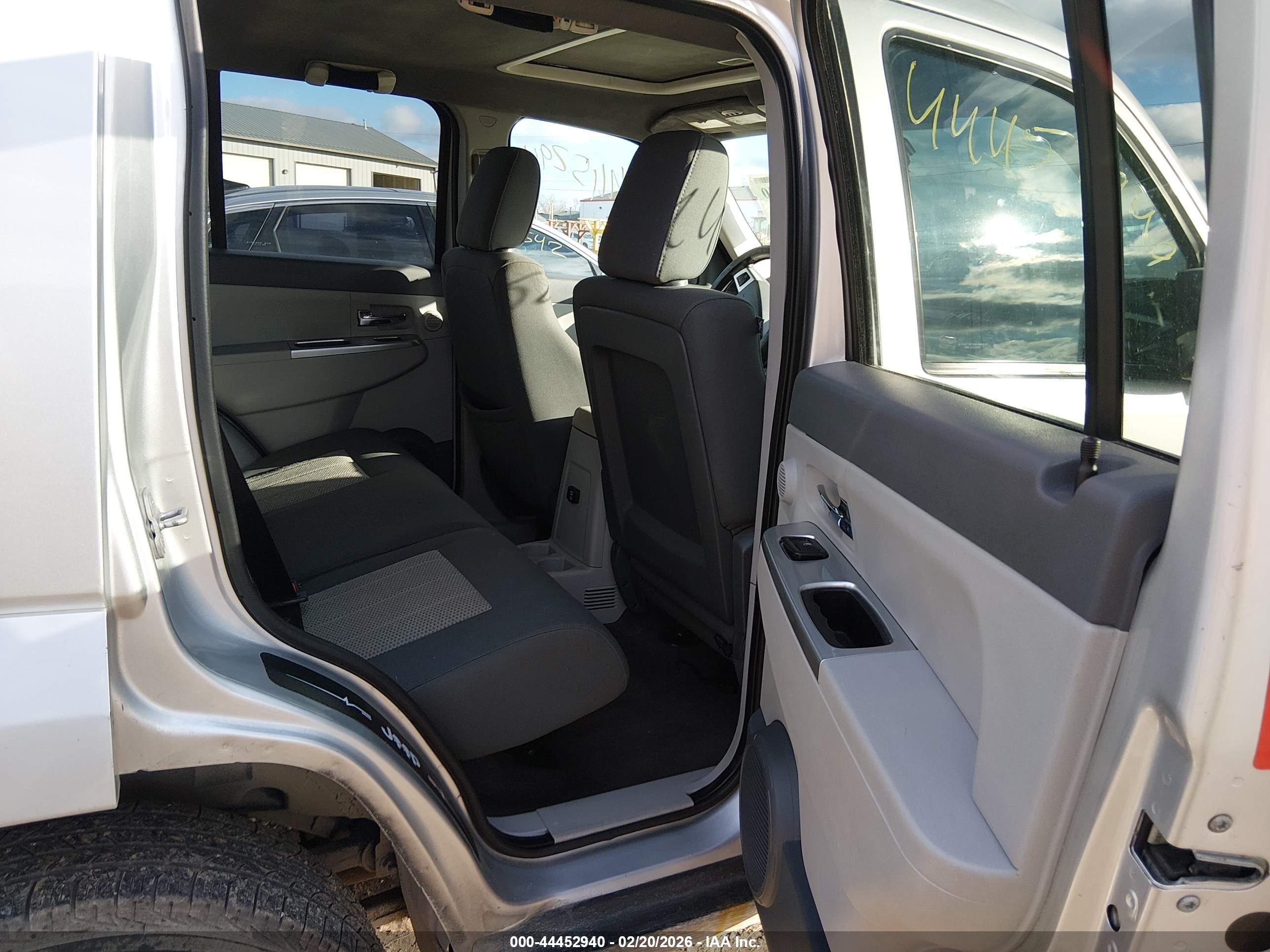 JEEP LIBERTY image 8