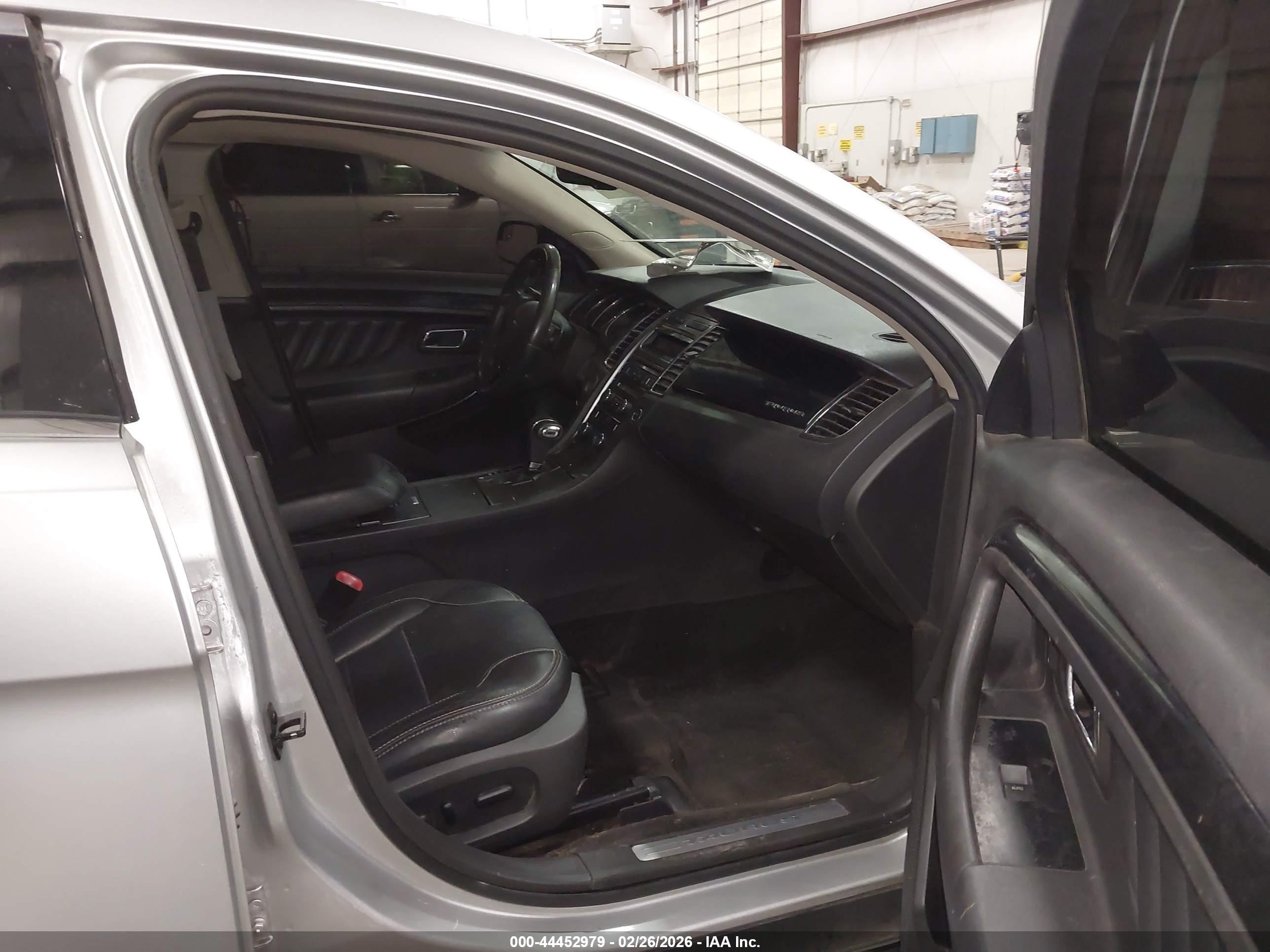 FORD TAURUS image 5