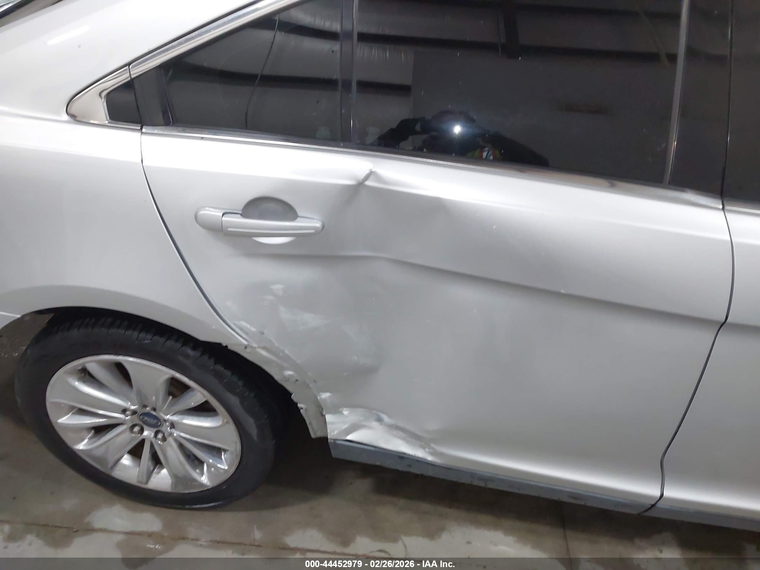 FORD TAURUS image 6