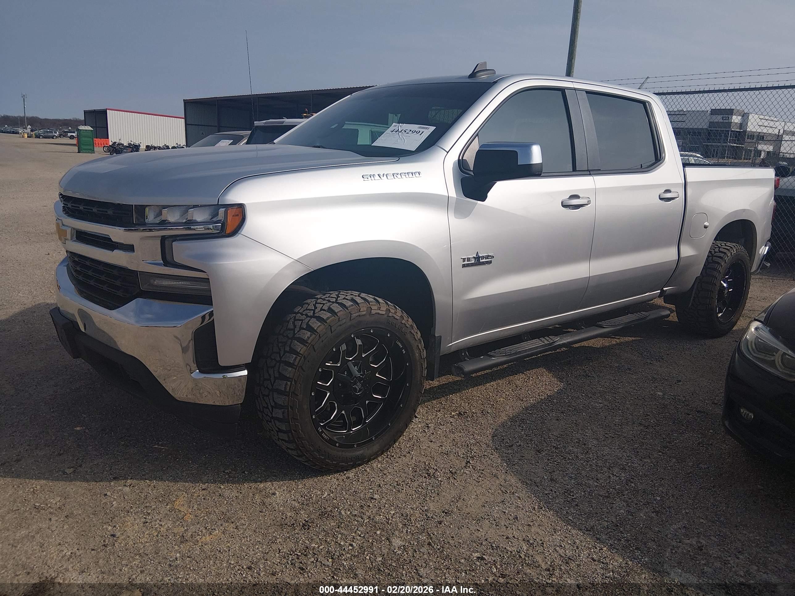 CHEVROLET SILVERADO image 2