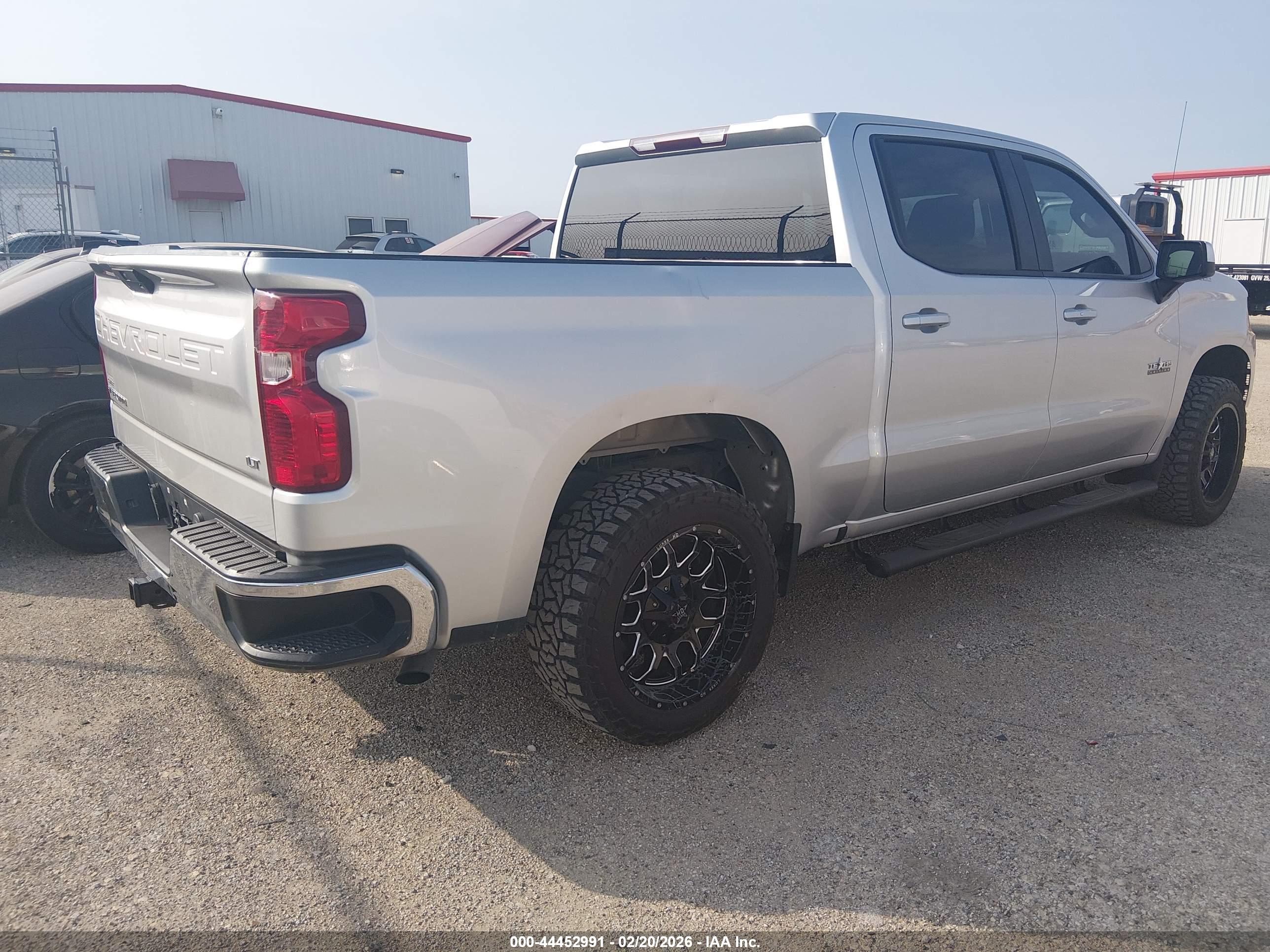 CHEVROLET SILVERADO image 4