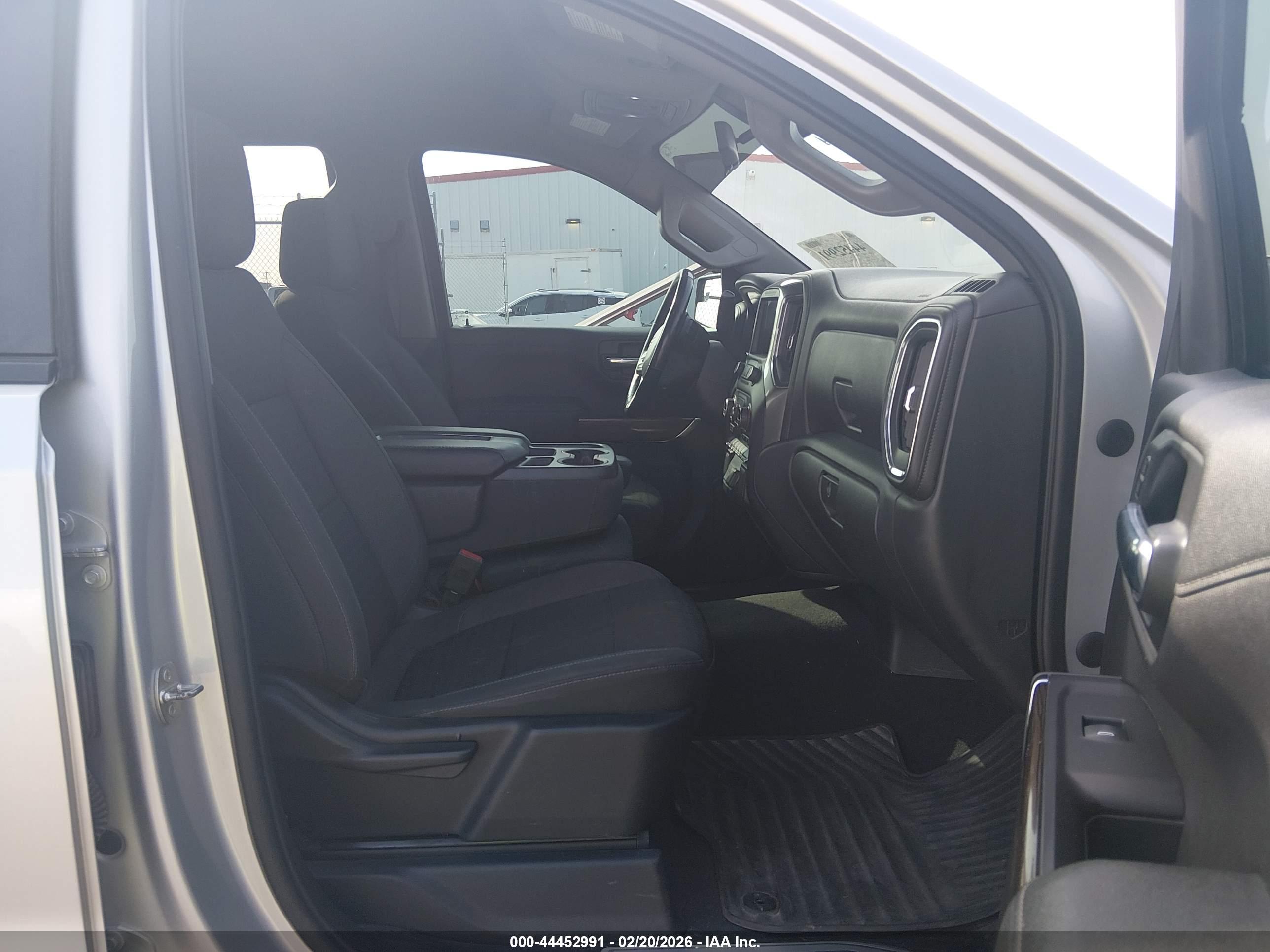 CHEVROLET SILVERADO image 5