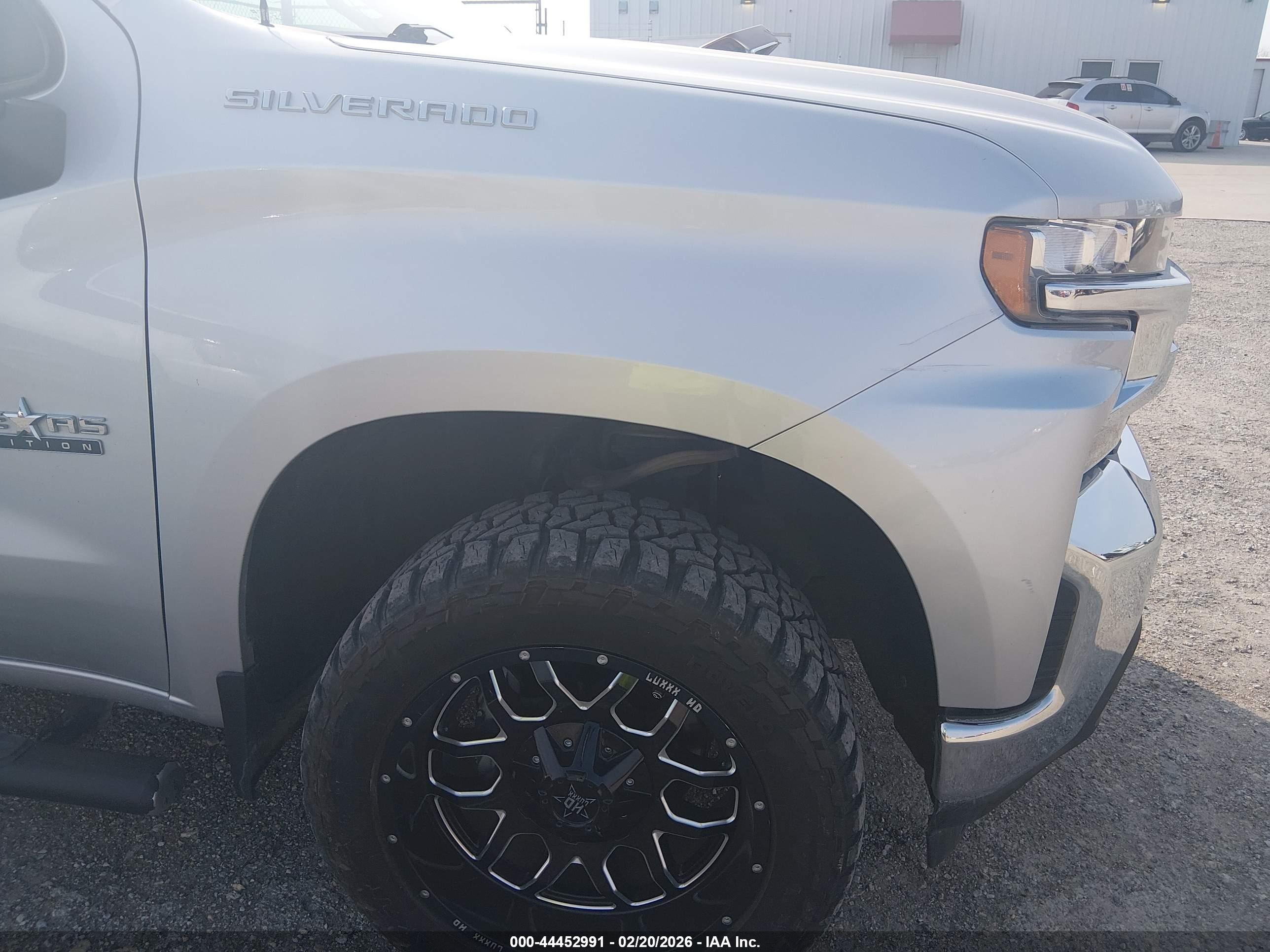 CHEVROLET SILVERADO image 6