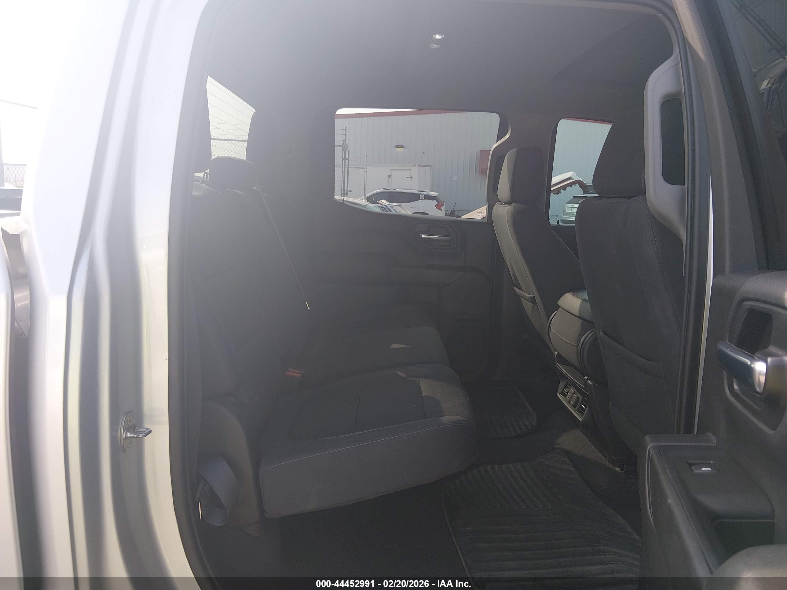 CHEVROLET SILVERADO image 8