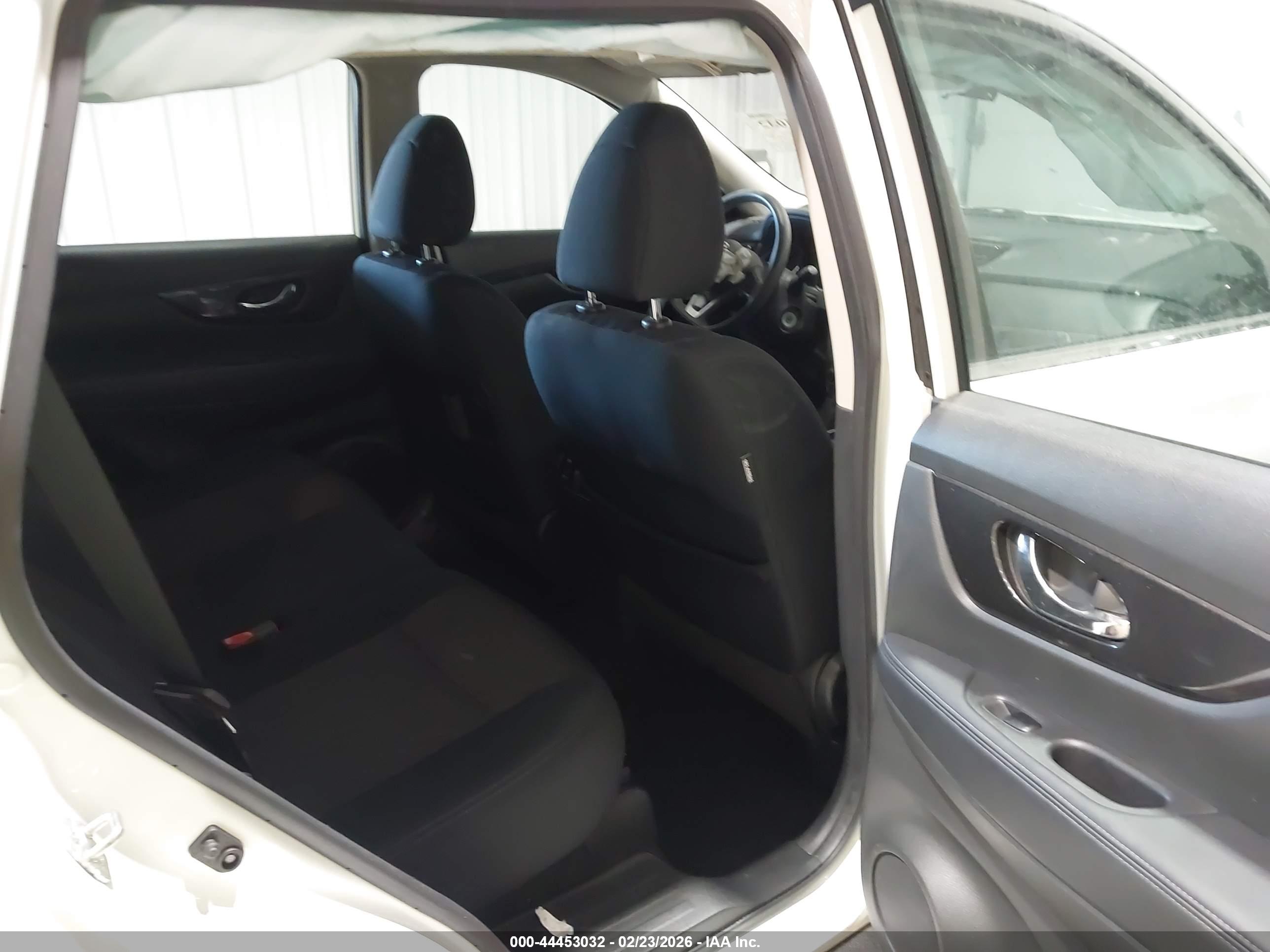NISSAN ROGUE image 8