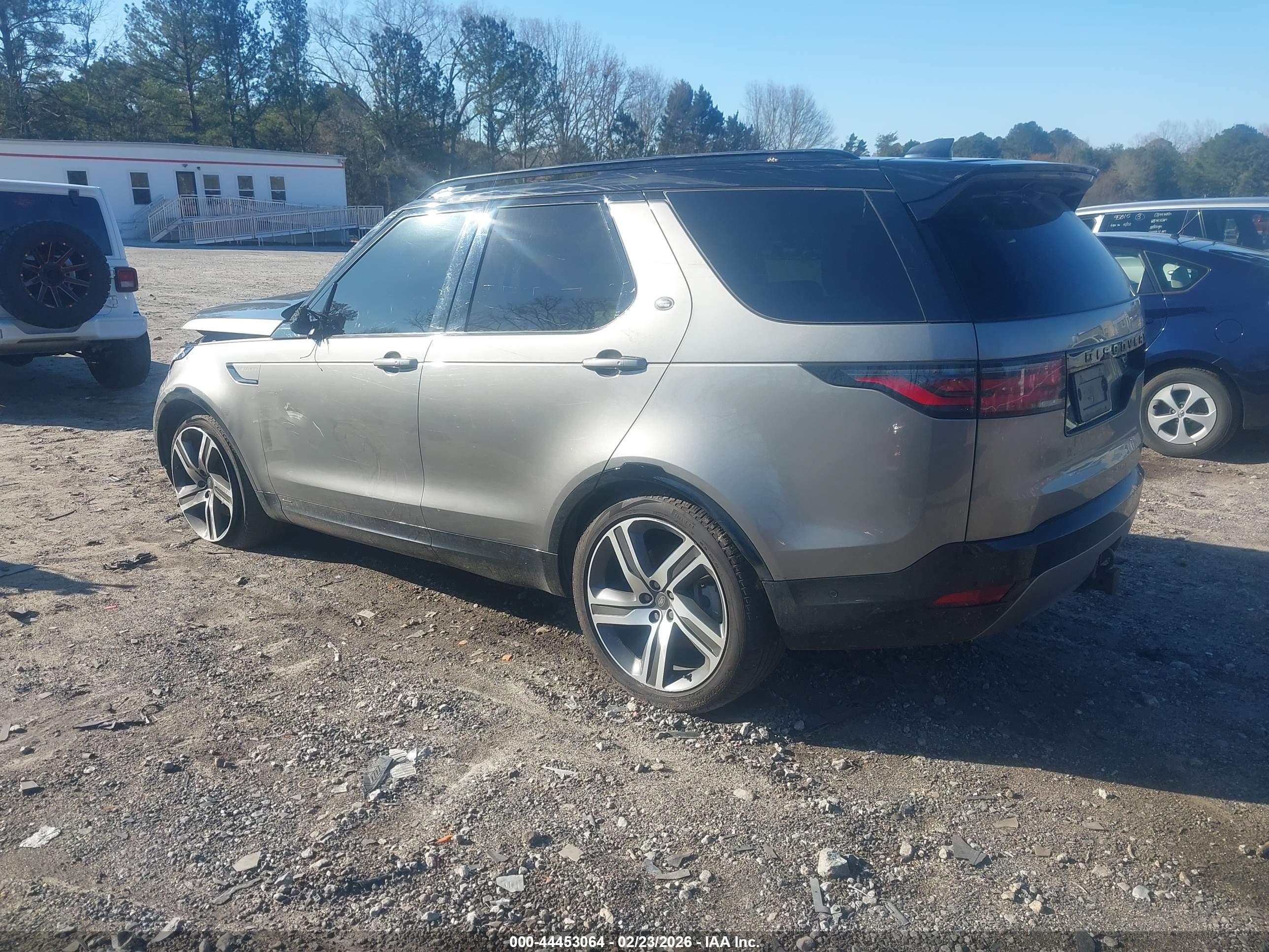 LAND ROVER image 3