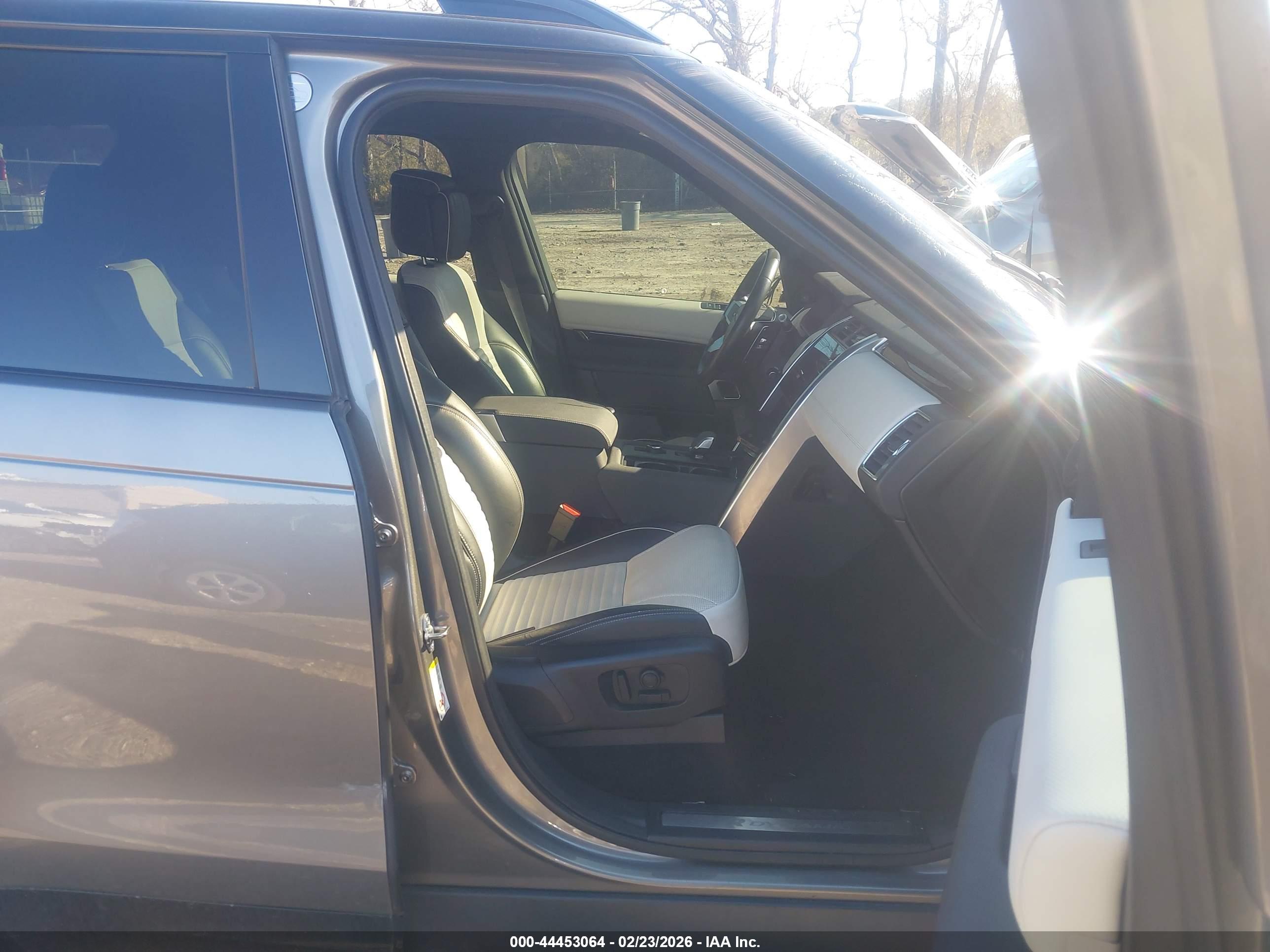 LAND ROVER image 5