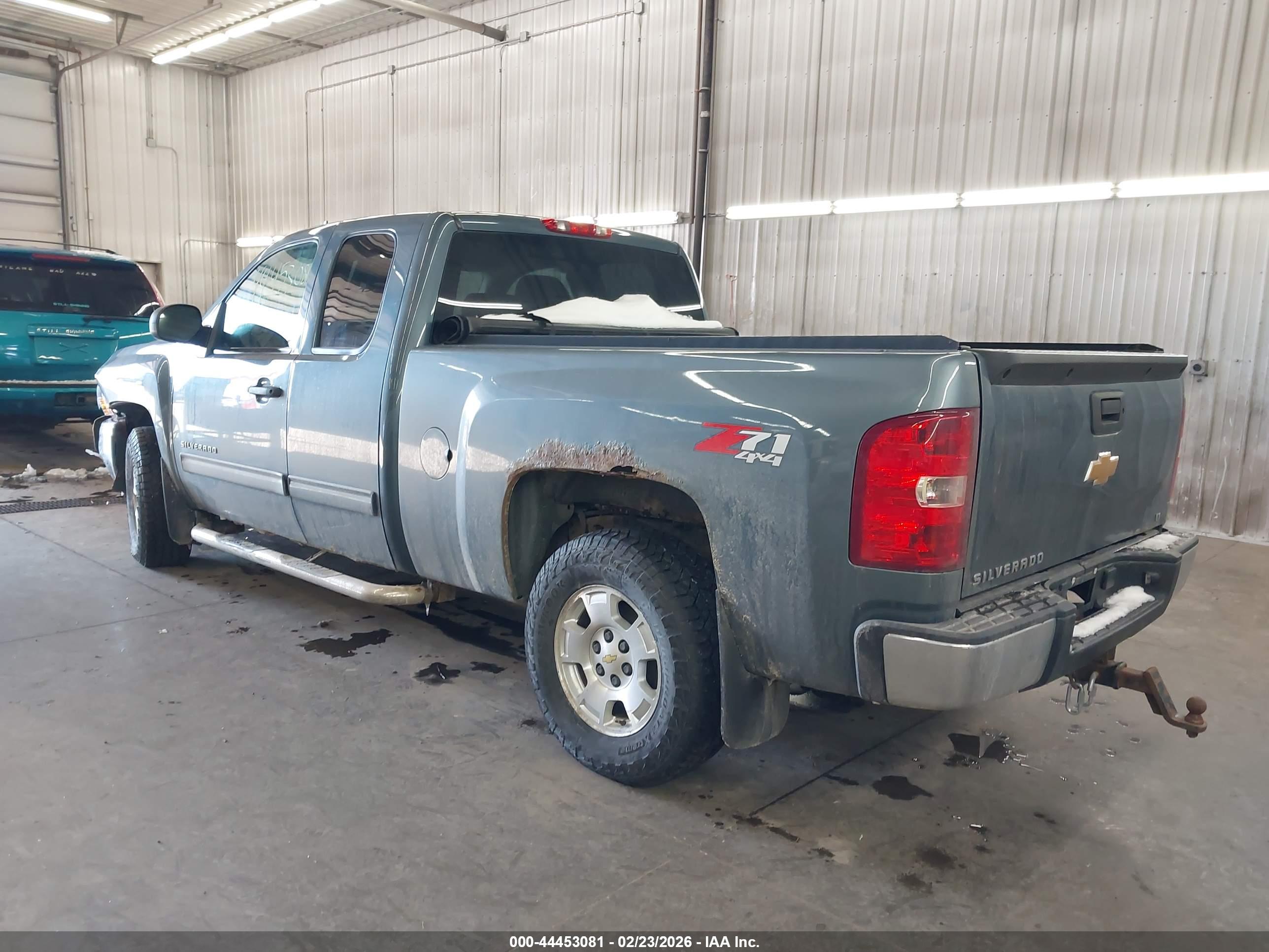 CHEVROLET SILVERADO image 3