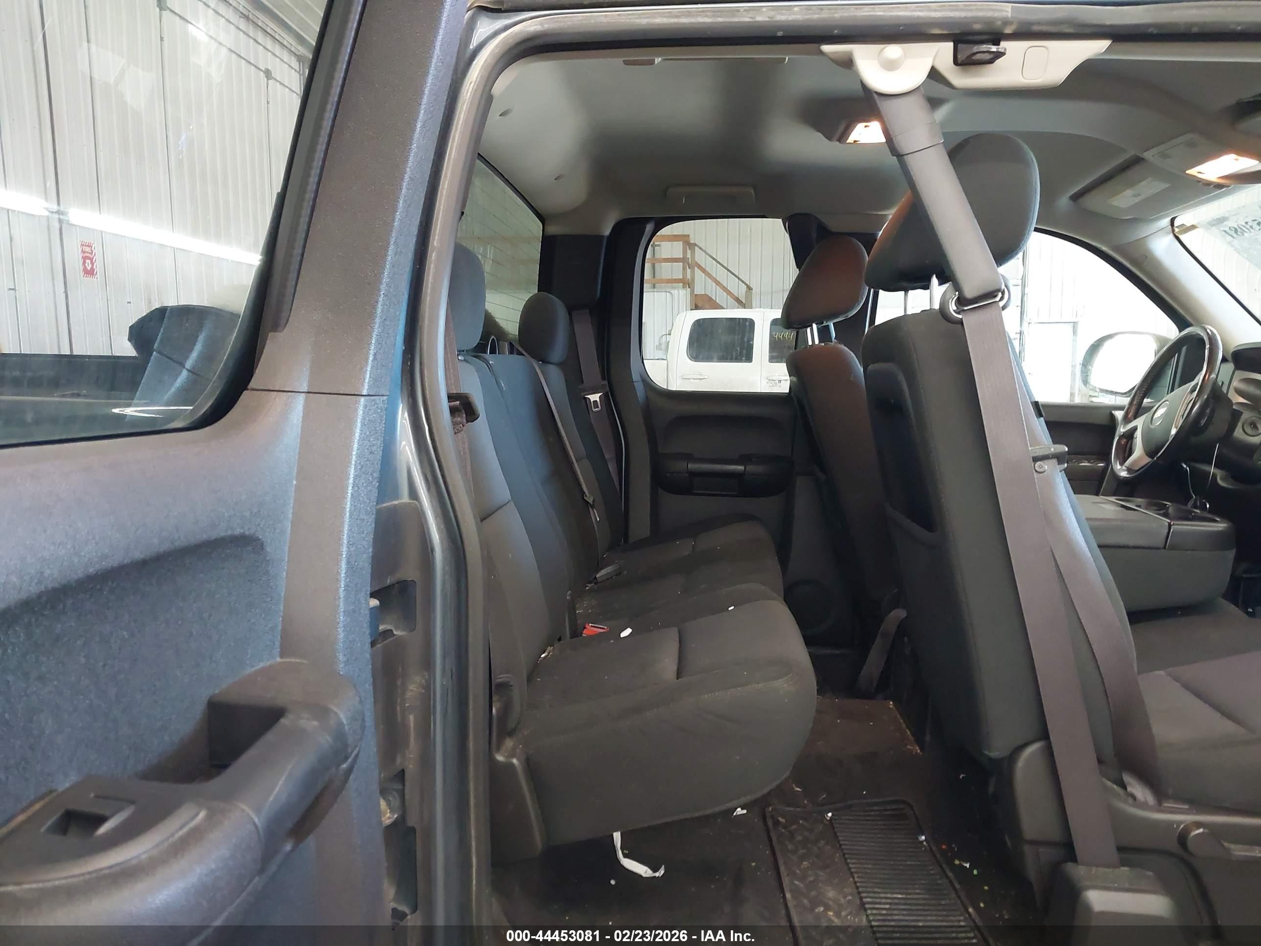 CHEVROLET SILVERADO image 8