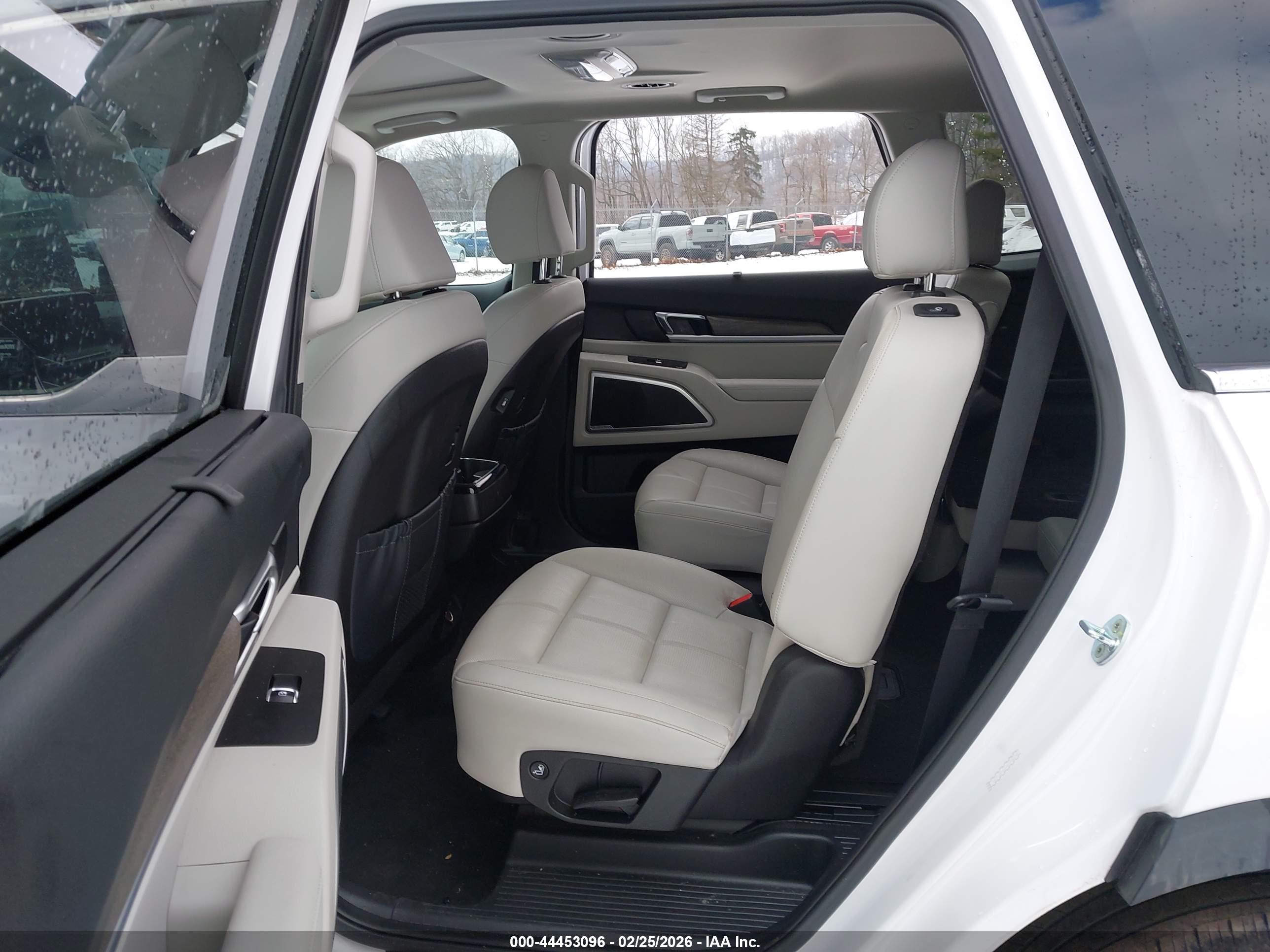 KIA TELLURIDE image 8