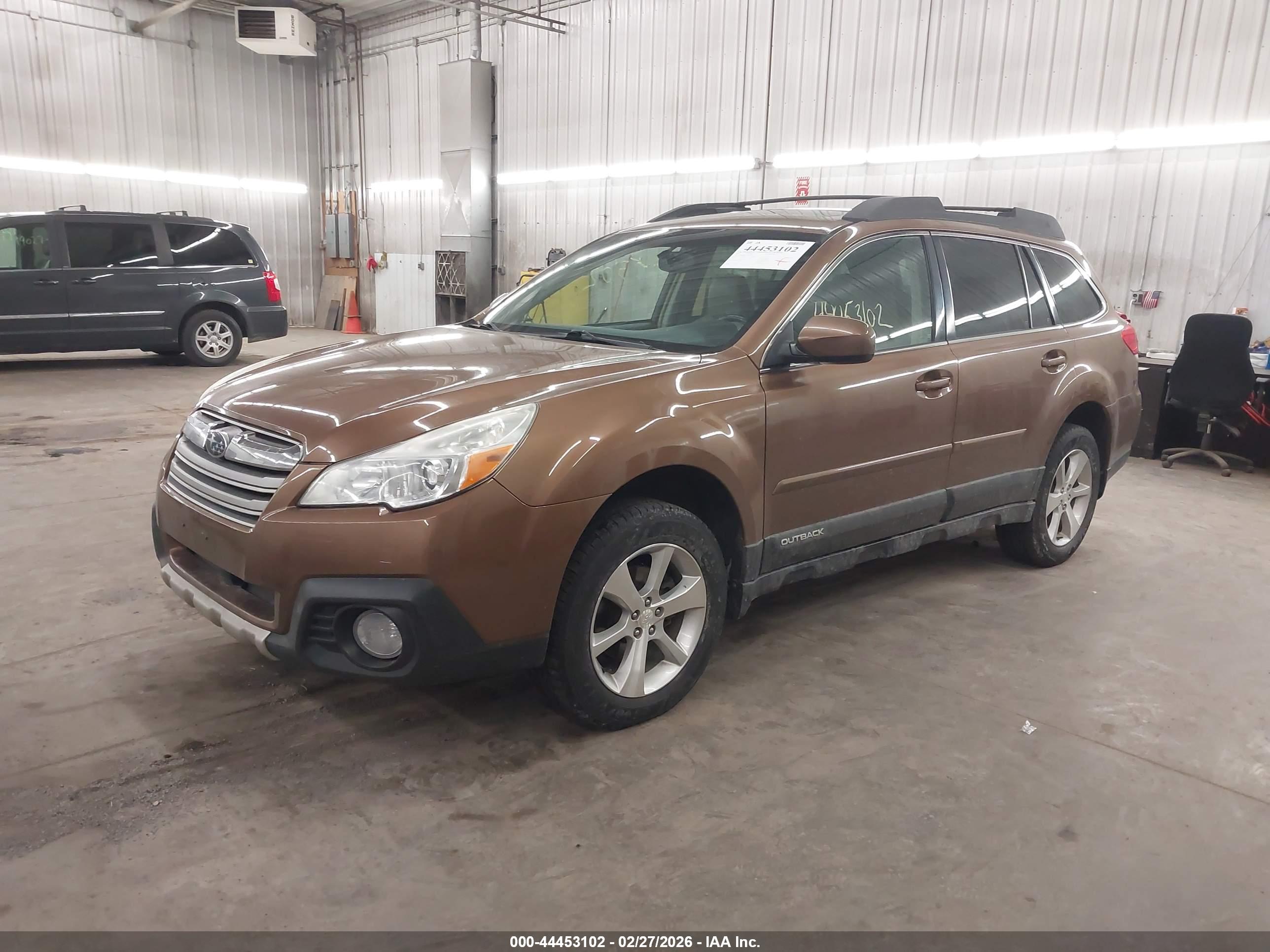 SUBARU OUTBACK image 2