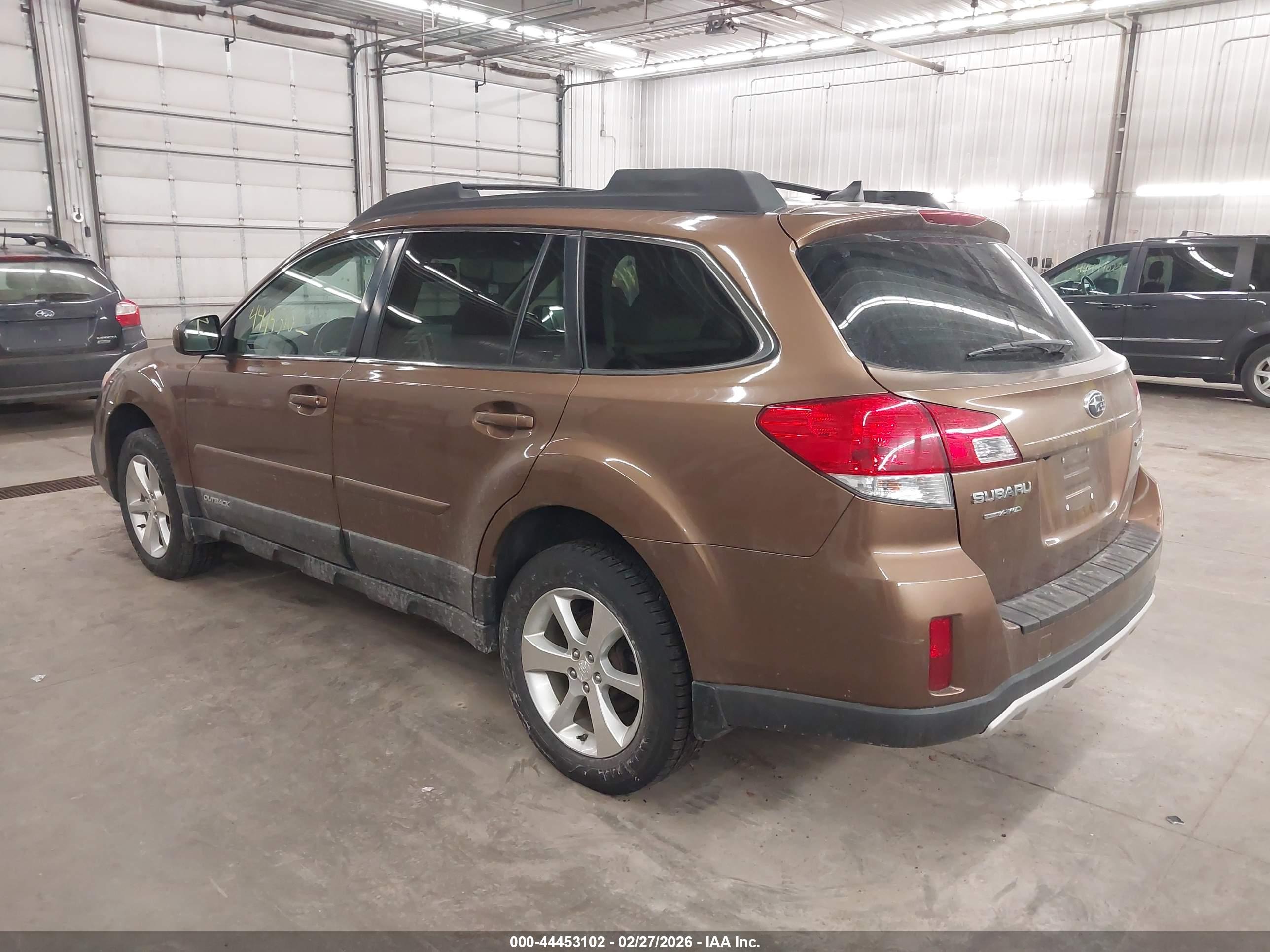 SUBARU OUTBACK image 3