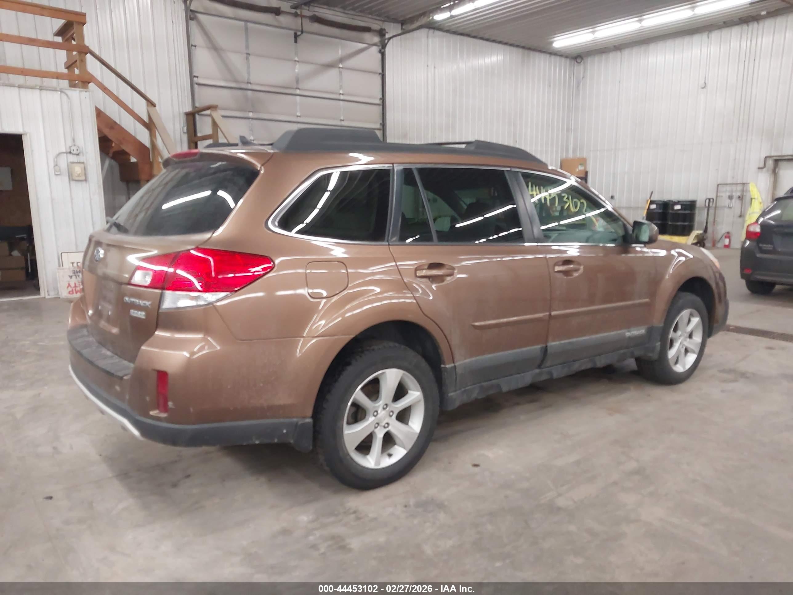 SUBARU OUTBACK image 4
