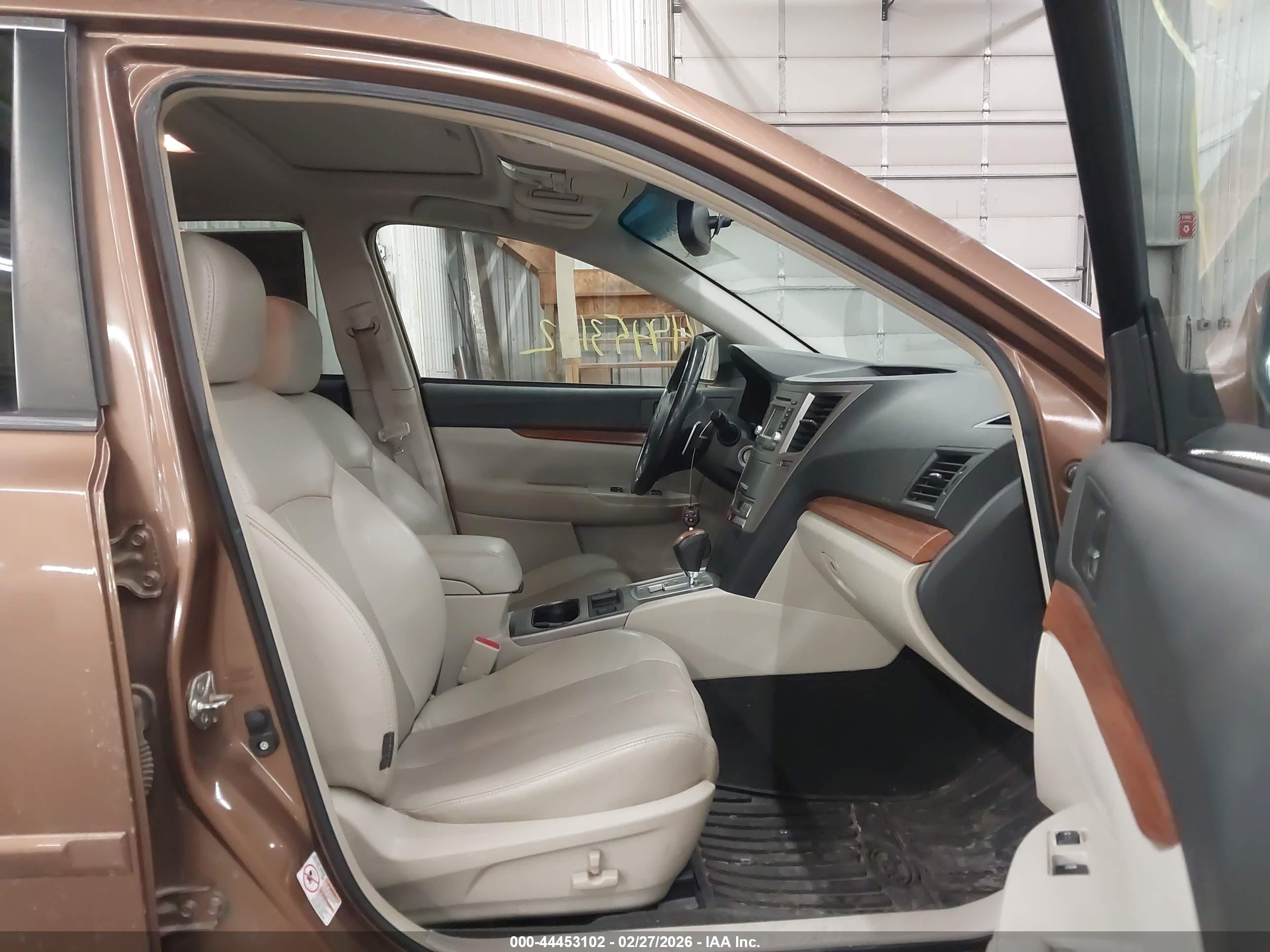 SUBARU OUTBACK image 5