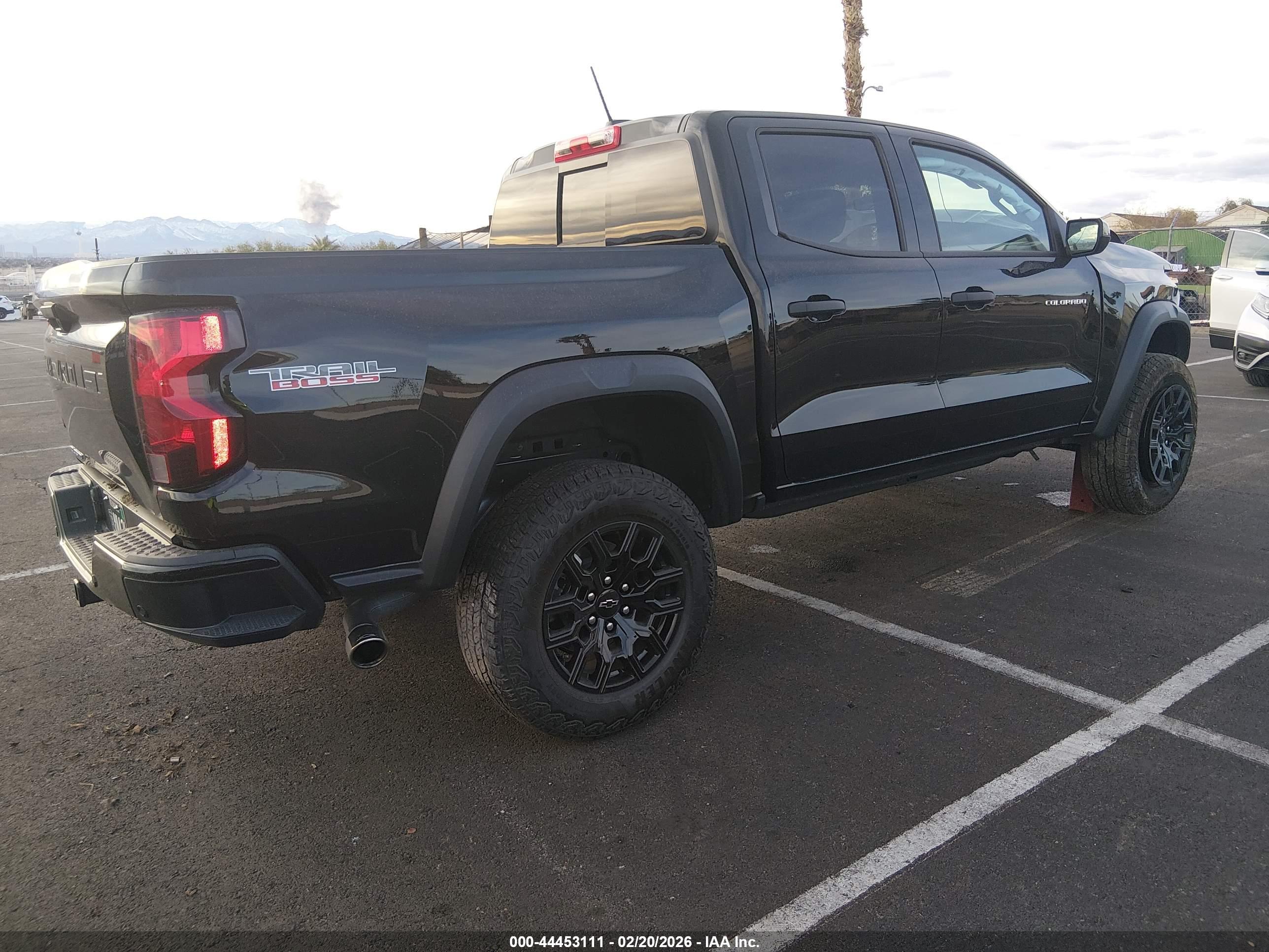 CHEVROLET COLORADO image 4