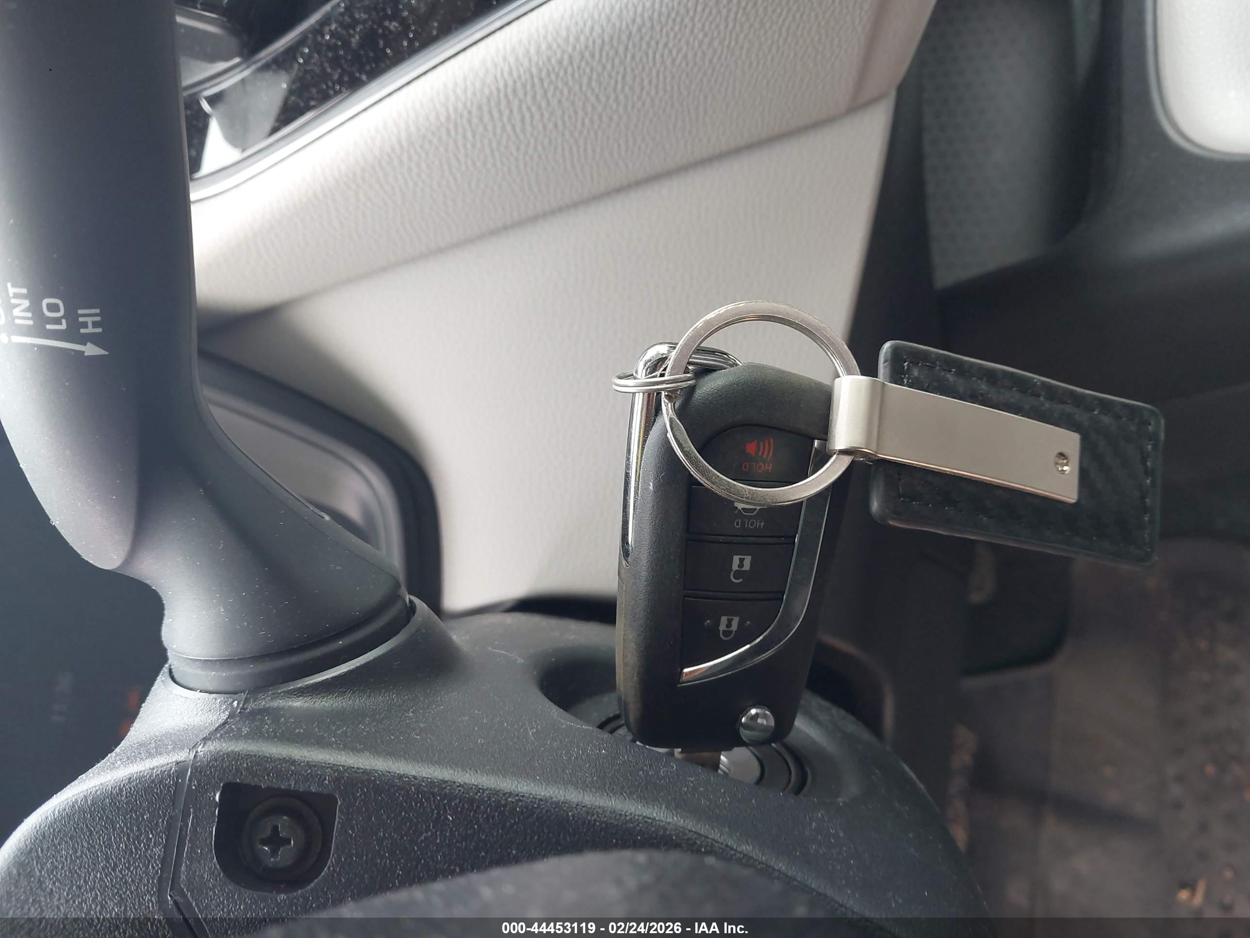 TOYOTA COROLLA image 11