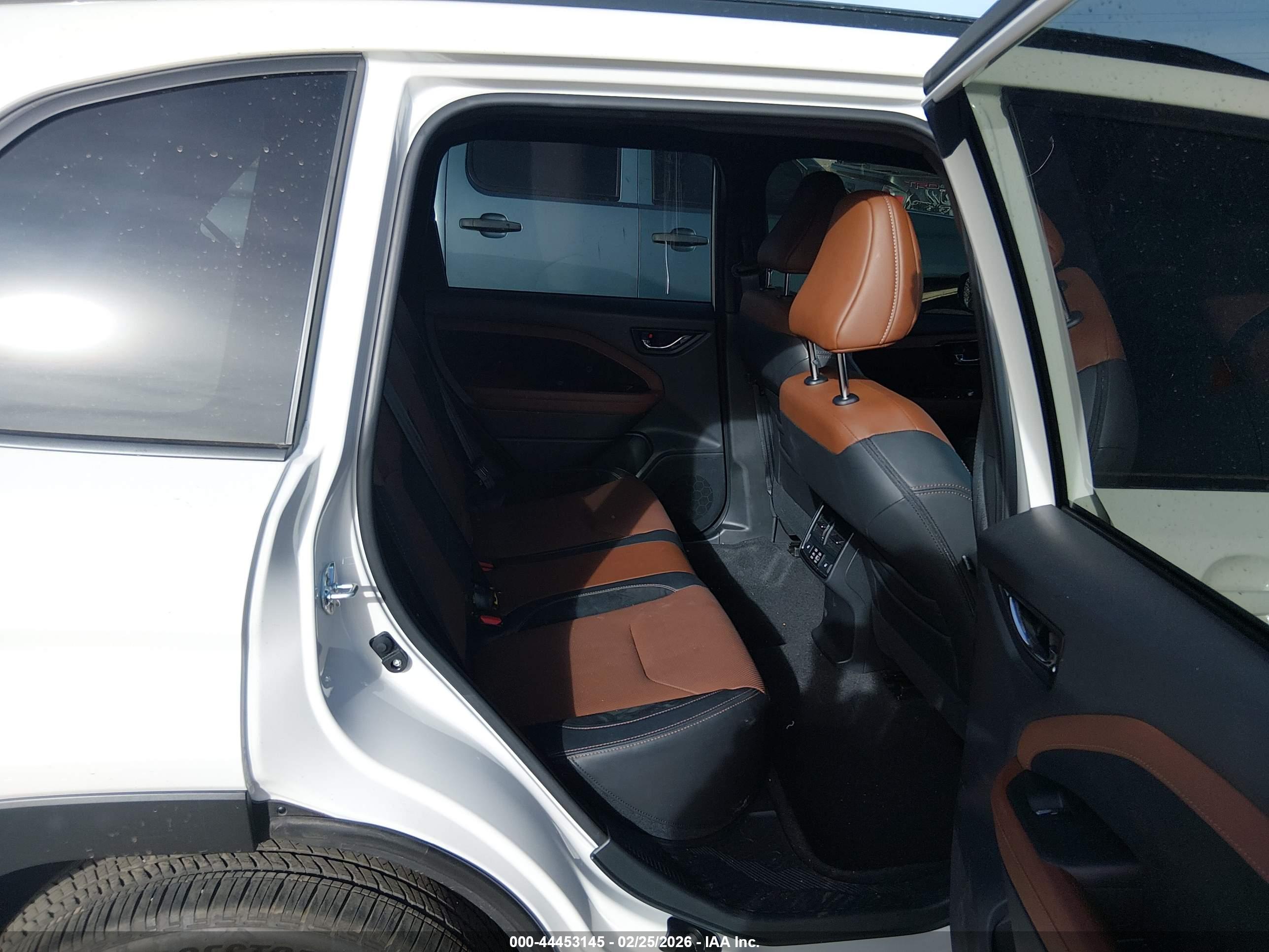 SUBARU FORESTER image 8